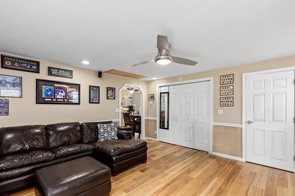 Holbrook, Massachusetts, 02343, United States, 3 Bedrooms Bedrooms, ,1 BathroomBathrooms,Residential,For Sale,1921162