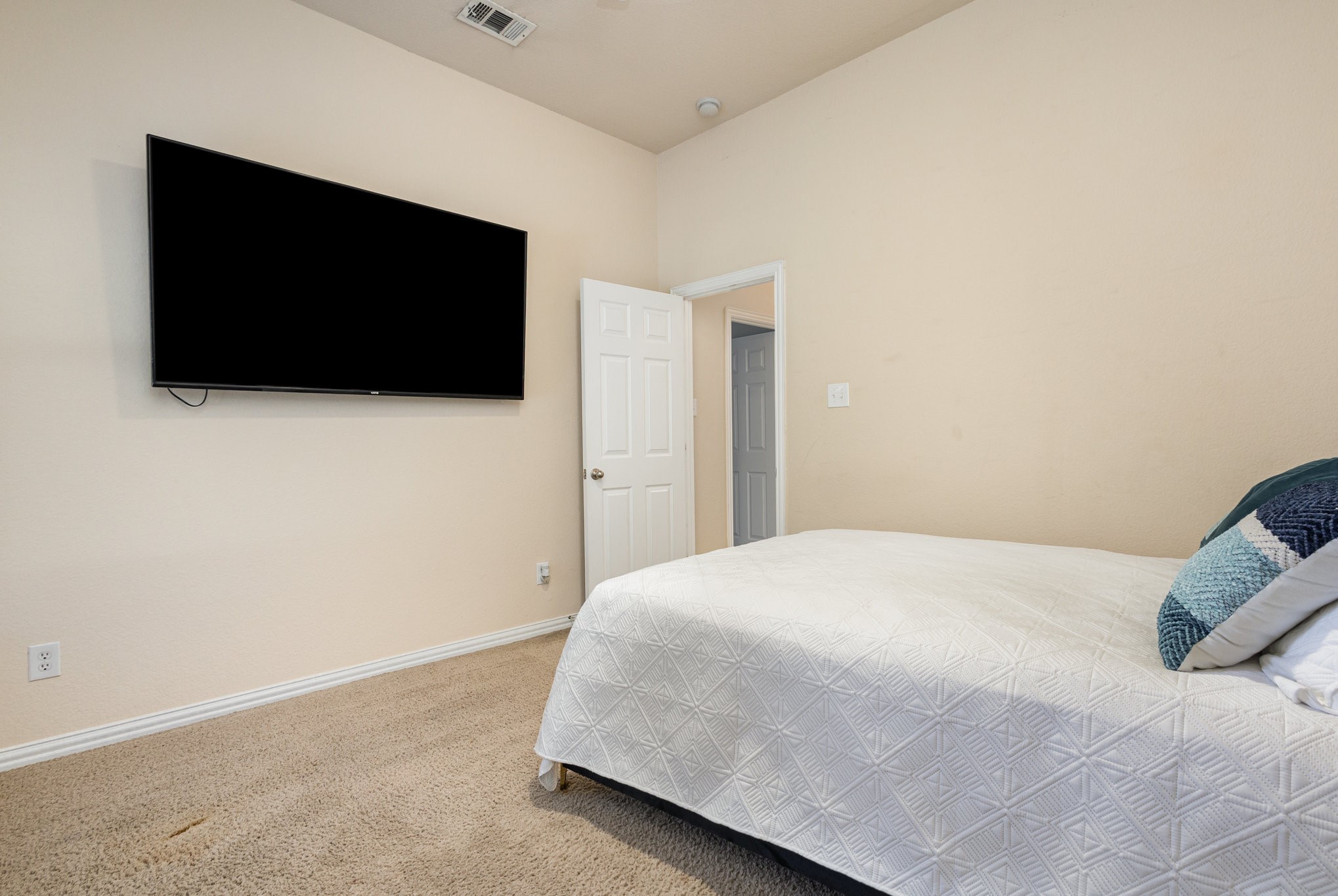 Roanoke, Texas, 76262, United States, 4 Bedrooms Bedrooms, ,3 BathroomsBathrooms,Residential,For Sale,1963102