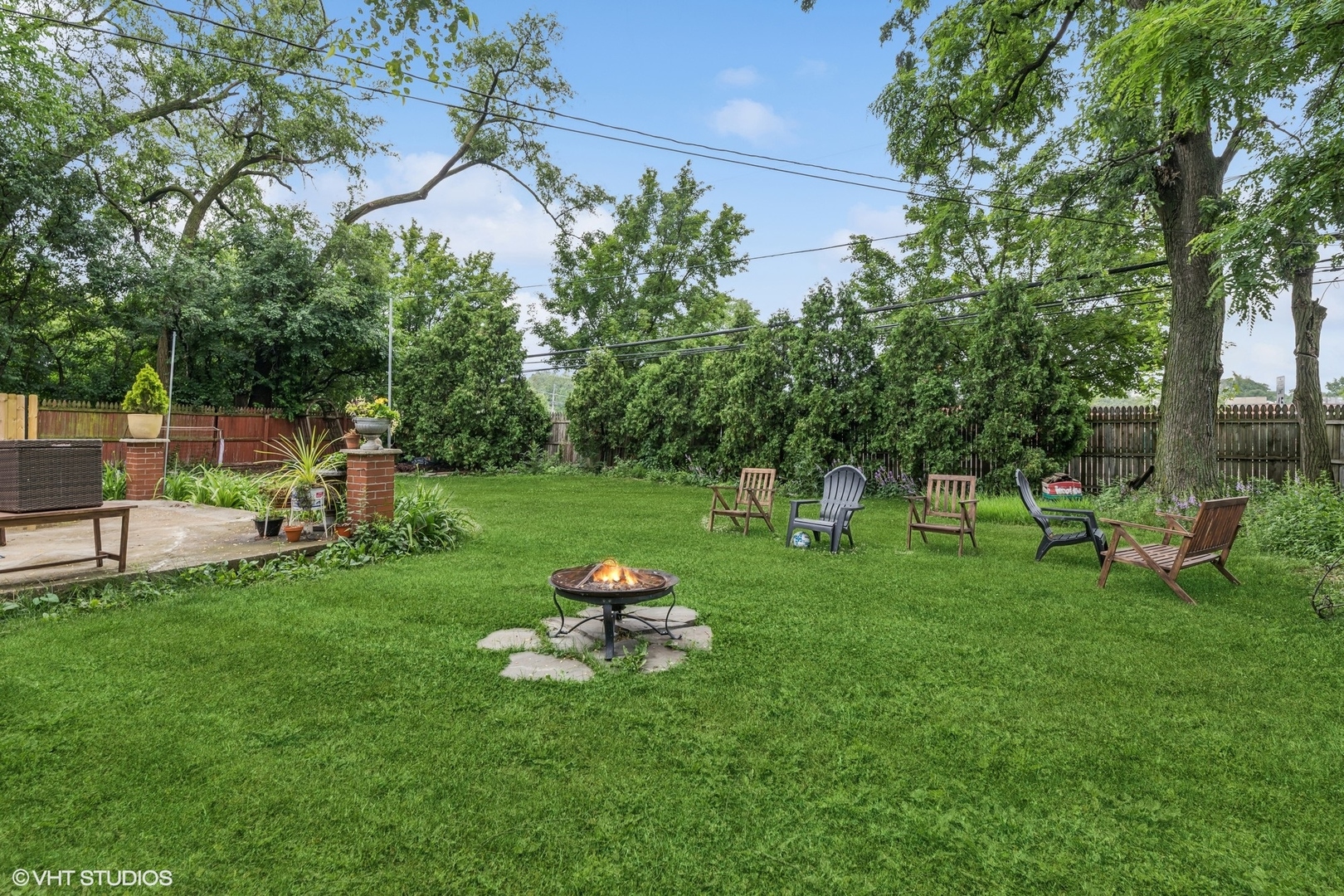 Glenview, Illinois, 60025, United States, 3 Bedrooms Bedrooms, ,2 BathroomsBathrooms,Residential,For Sale,1876560