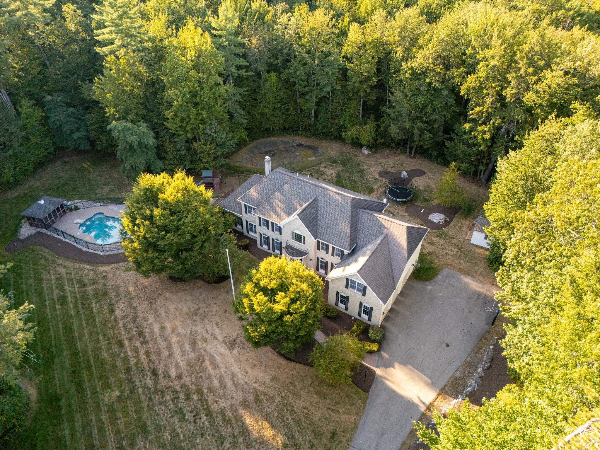 Bedford, New Hampshire, 03110, United States, 5 Bedrooms Bedrooms, ,4 BathroomsBathrooms,Residential,For Sale,1942322