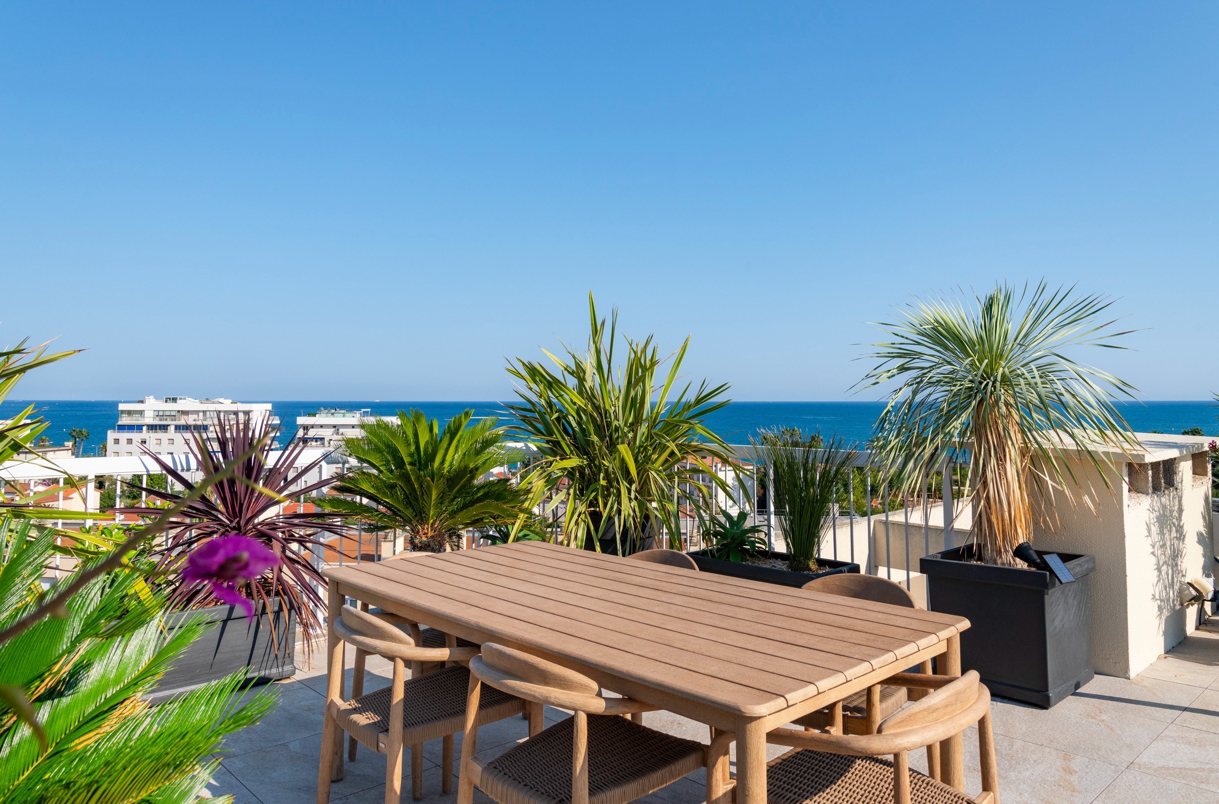  Exceptional top-floor apartment with panoramic sea views and private rooftop te… - 物件實景