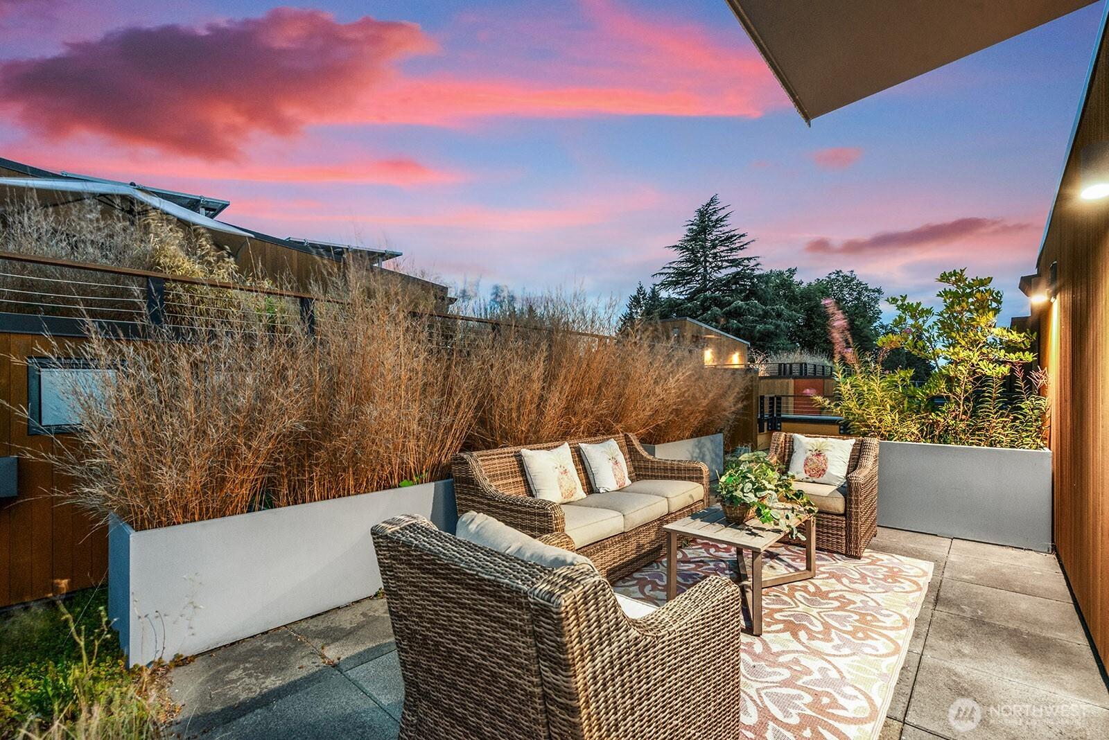 SEATTLE, Washington, 98115, United States, 2 Bedrooms Bedrooms, ,3 BathroomsBathrooms,Residential,For Sale,1918220