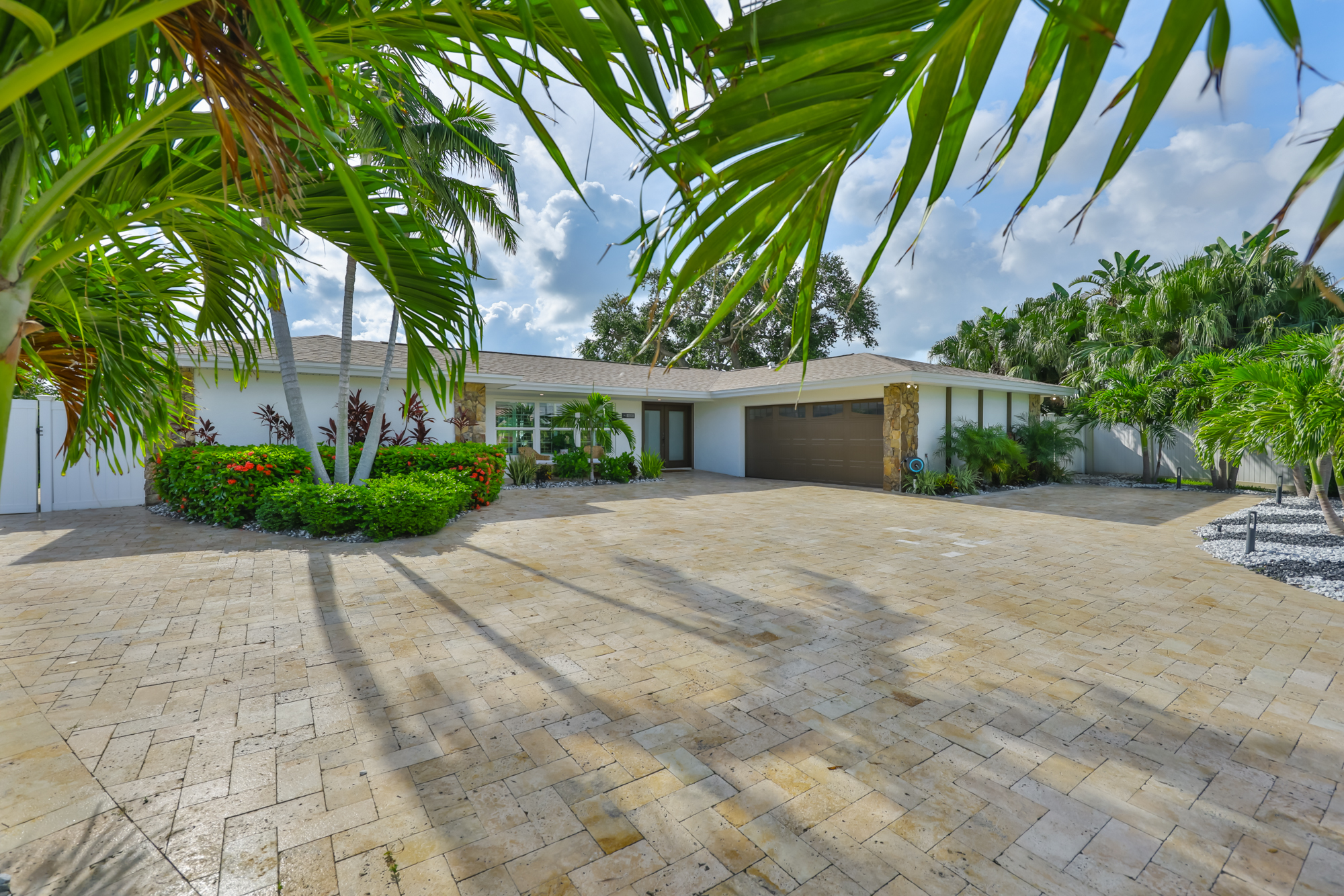 Largo, Florida, 33770, United States, 3 Bedrooms Bedrooms, ,4 BathroomsBathrooms,Residential,For Sale,1982146