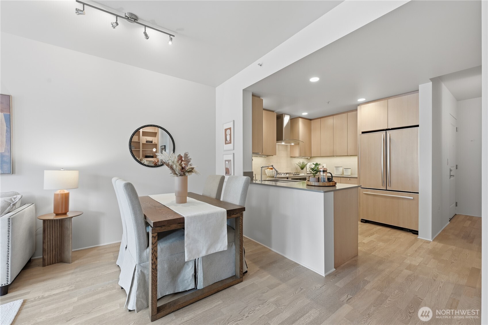 Seattle, Washington, 98121, United States, 1 Bedroom Bedrooms, ,Residential,For Sale,1992082