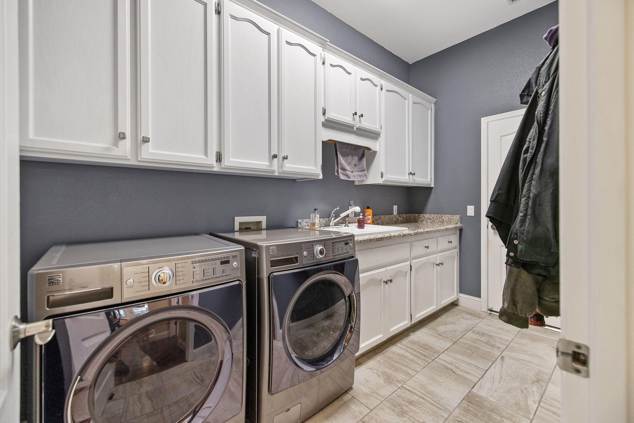 Visalia, California, 93292, United States, 4 Bedrooms Bedrooms, ,3 BathroomsBathrooms,Residential,For Sale,1977045