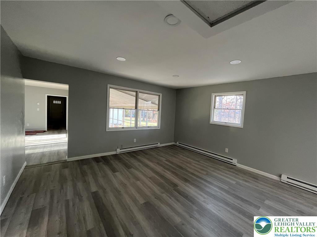 Plainfield Twp, Pennsylvania, 18072, United States, 4 Bedrooms Bedrooms, ,5 BathroomsBathrooms,Residential,For Sale,1960532