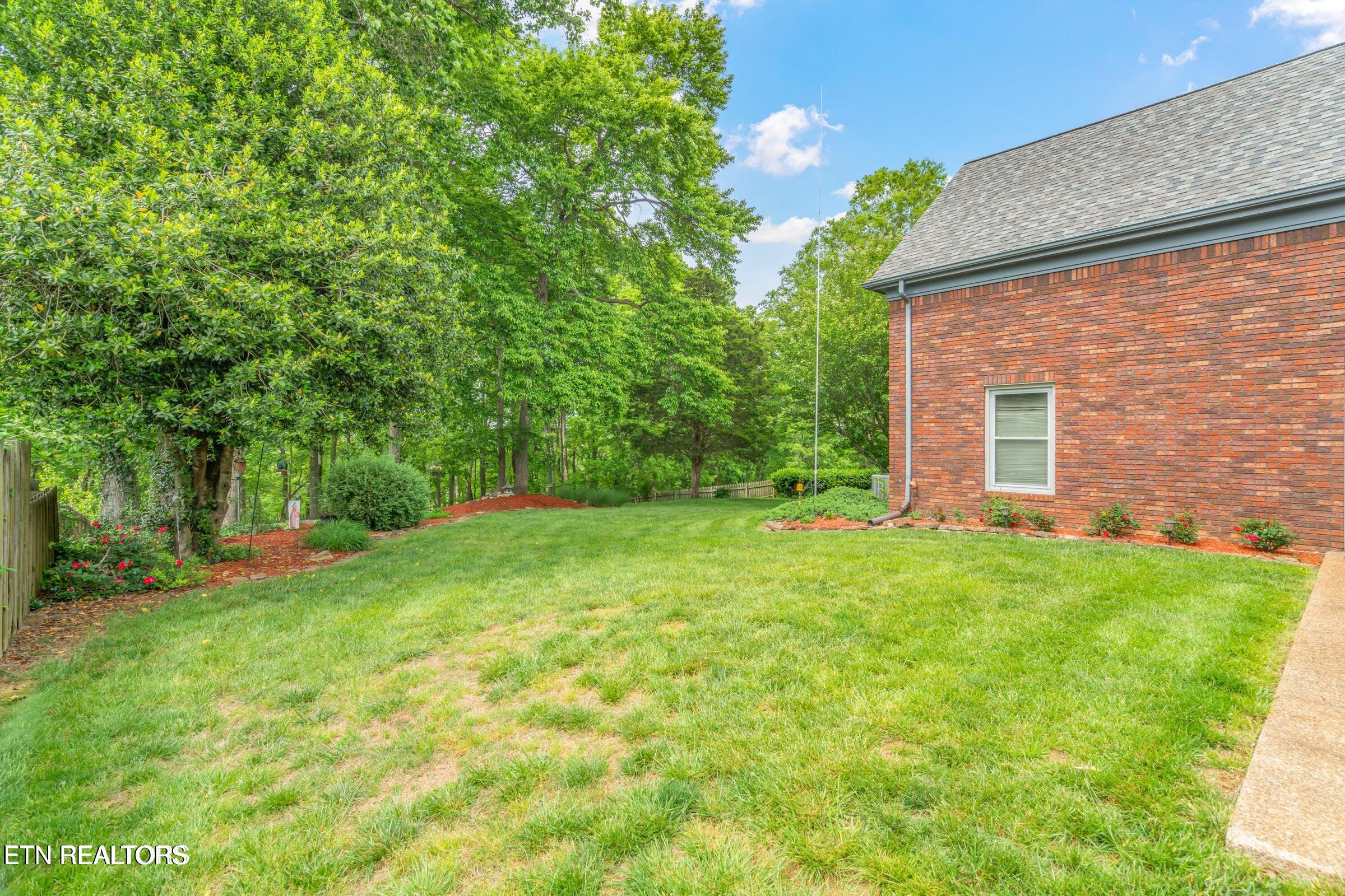 Kingston, Tennessee, 37763, United States, 3 Bedrooms Bedrooms, ,3 BathroomsBathrooms,Residential,For Sale,1897842