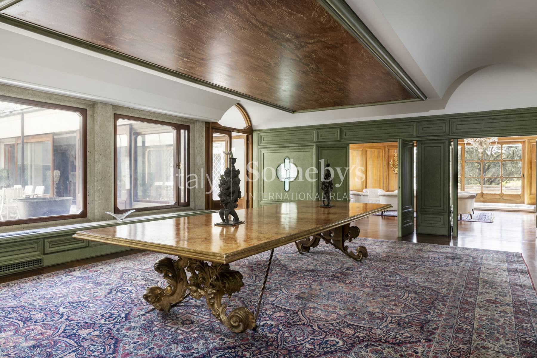  Iconic mansion immersed in a private park with pool - 物件實景