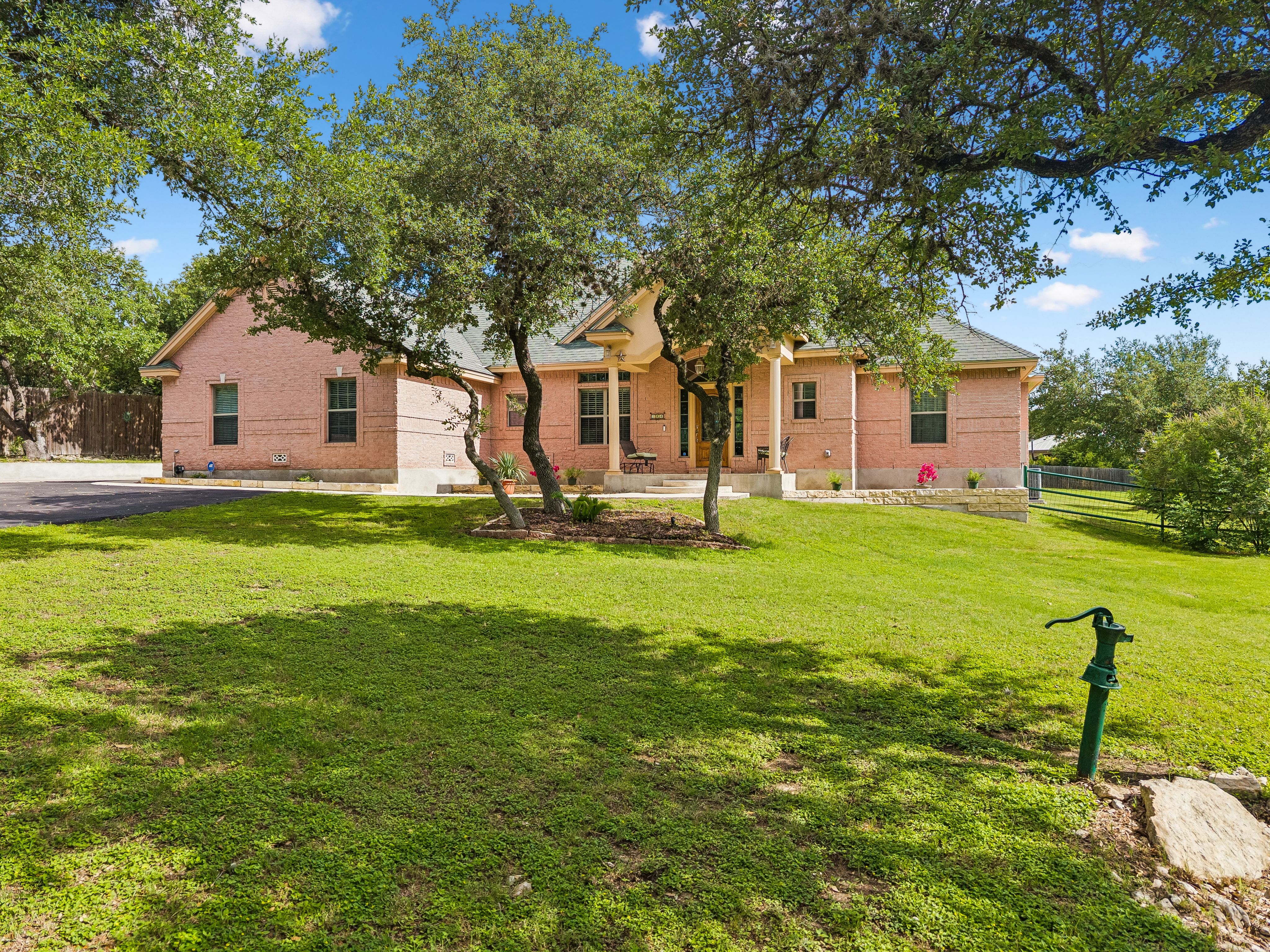  Pool, Pavilion & Peaceful Hill Country Living - 物件實景