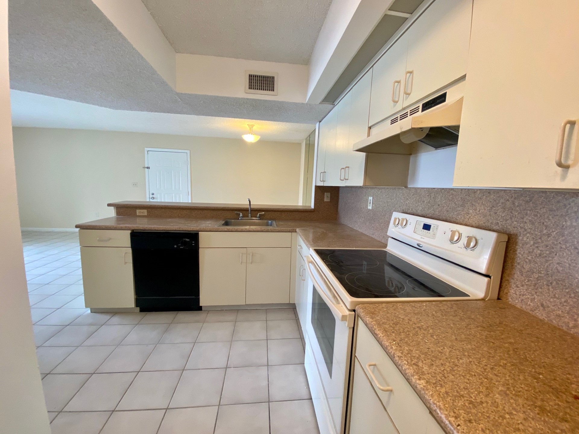  8600 SW 212th St, Cutler Bay, FL, 33189 - 物件實景