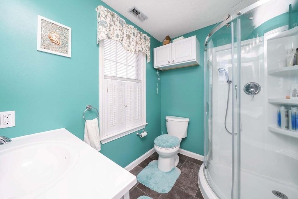 Oxford, Massachusetts, 01540, United States, 4 Bedrooms Bedrooms, ,4 BathroomsBathrooms,Residential,For Sale,1936880