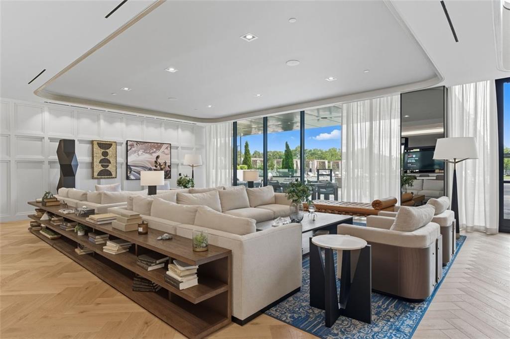 Atlanta, Georgia, 30305, United States, 2 Bedrooms Bedrooms, ,3 BathroomsBathrooms,Residential,For Sale,1979191