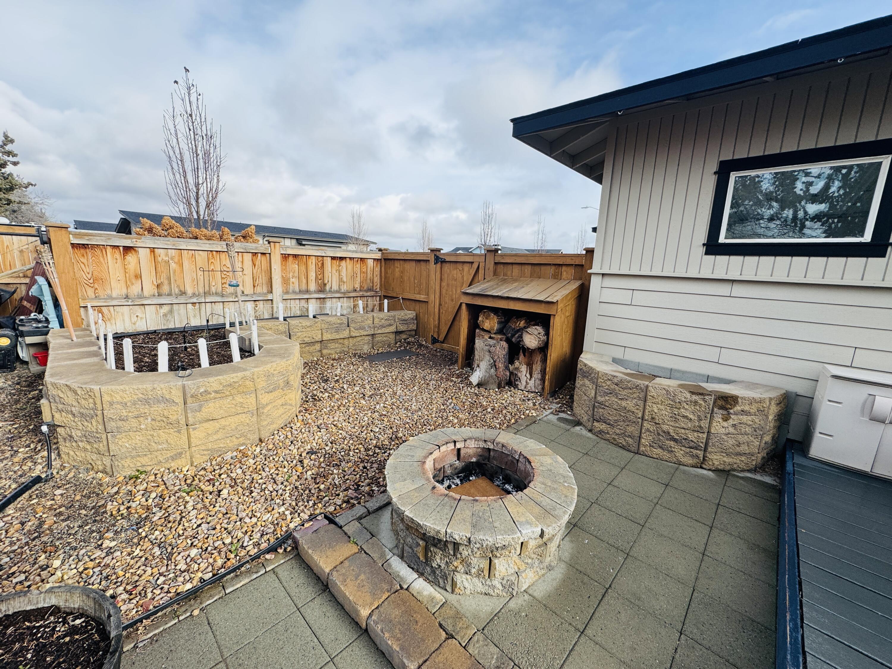 Redmond, Oregon, 97756, United States, 3 Bedrooms Bedrooms, ,2 BathroomsBathrooms,Residential,For Sale,2007791