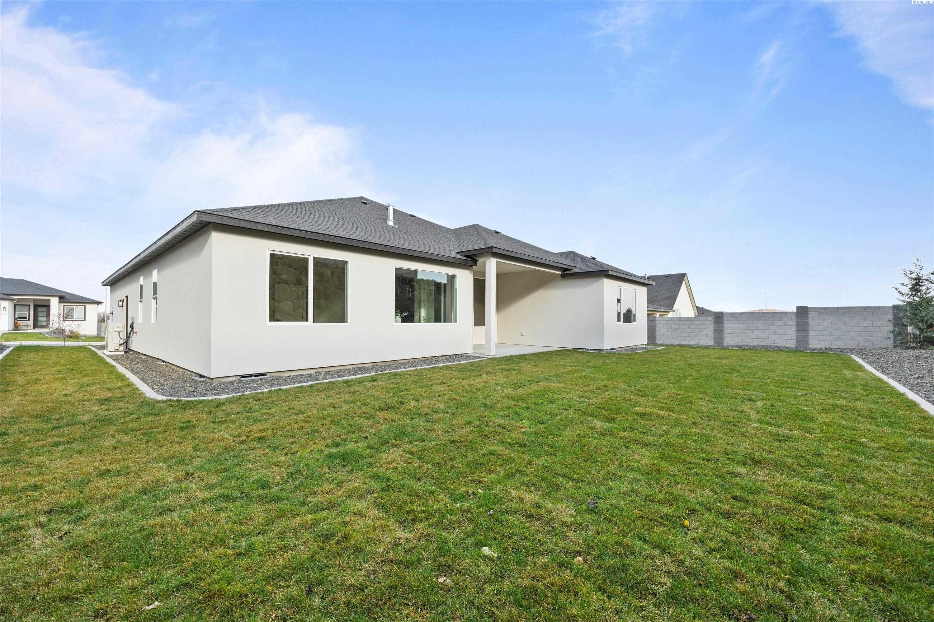 Richland, Washington, 99352, United States, 4 Bedrooms Bedrooms, ,3 BathroomsBathrooms,Residential,For Sale,1991503