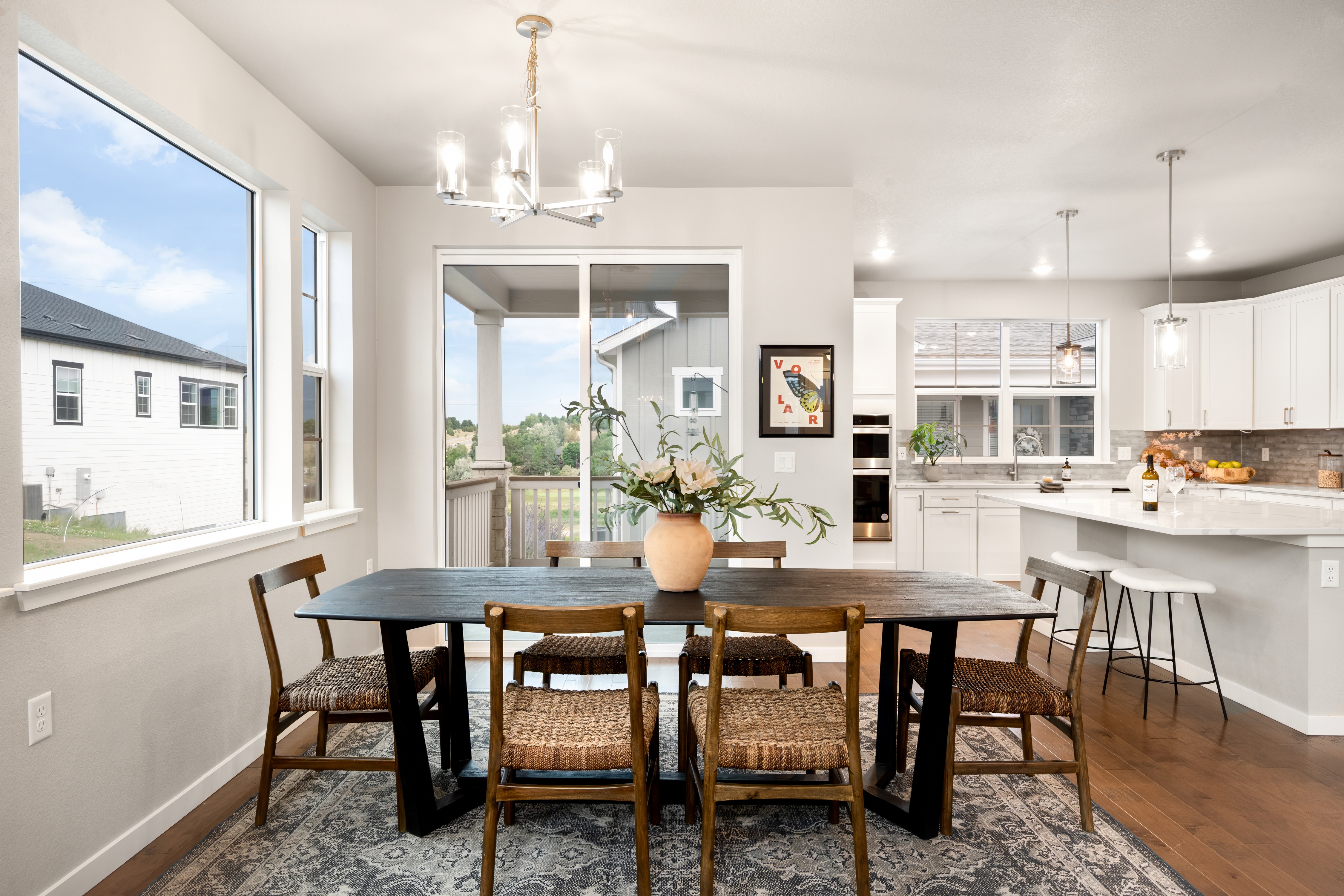  Beautifully designed modern farmhouse, ideally situated on a quiet cul-de-sac - 物件實景