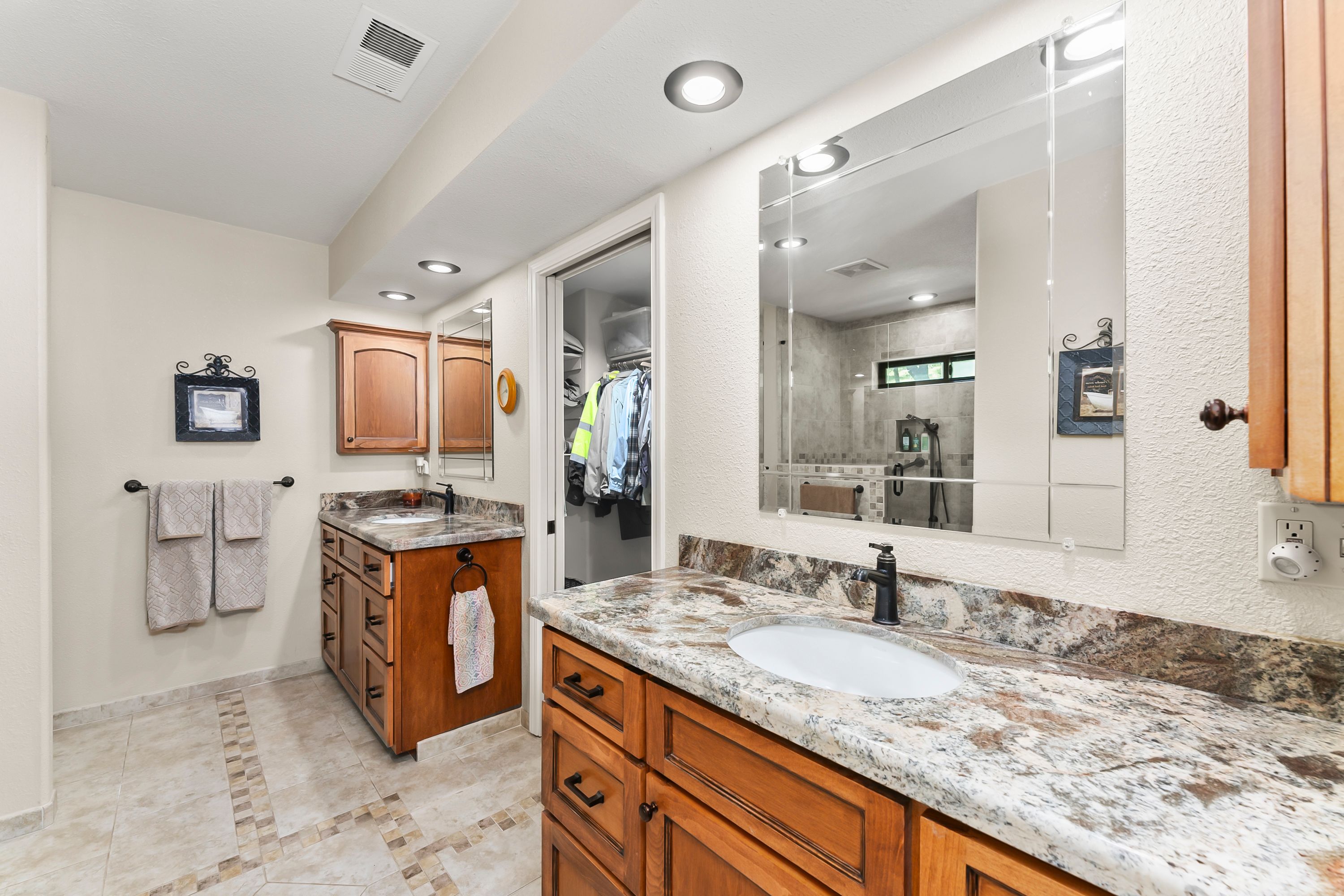  21 Acres - Gated - Renovated - 物件實景