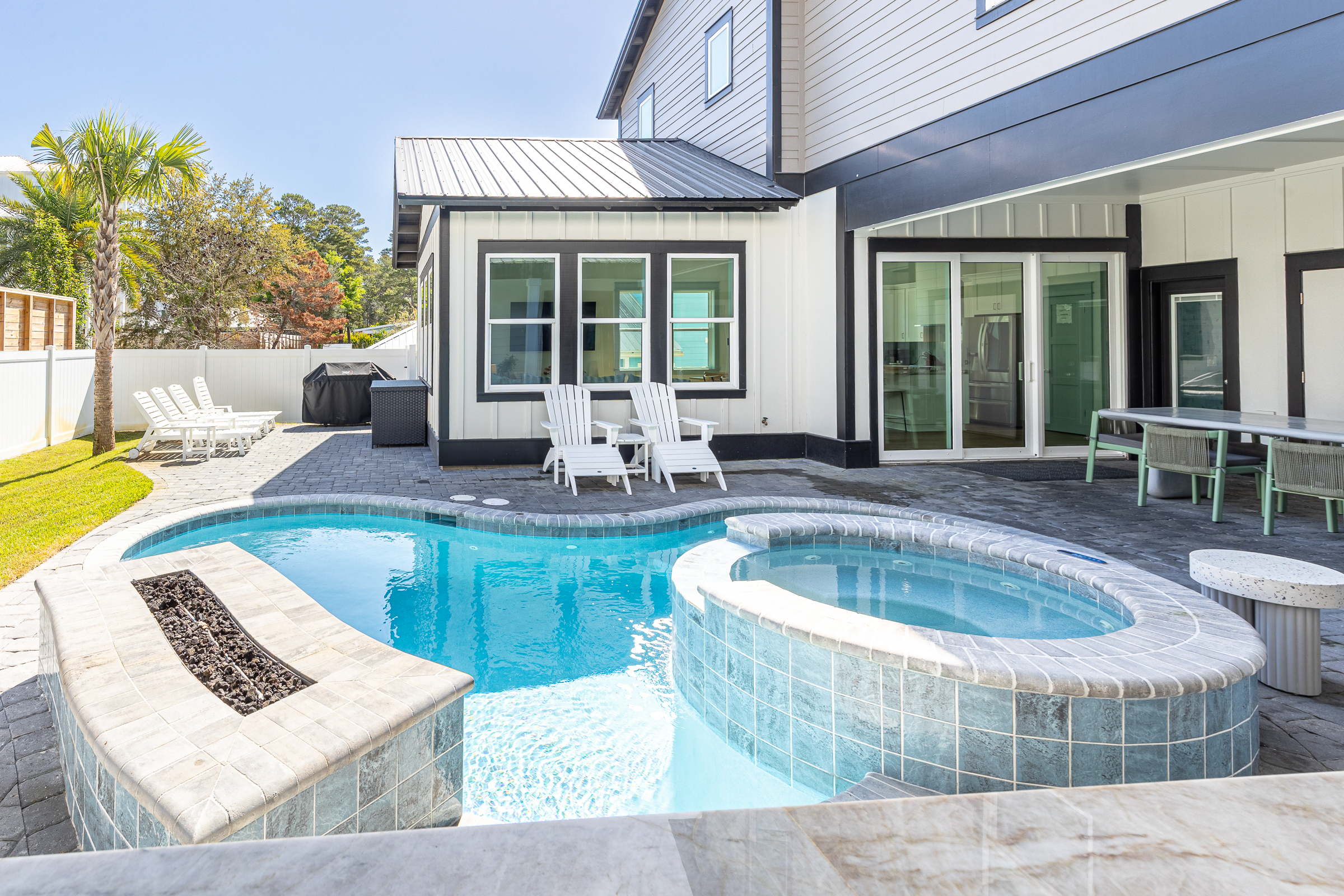  Grand Coastal Retreat With Carriage House And Resort-Style Pool - 物件實景