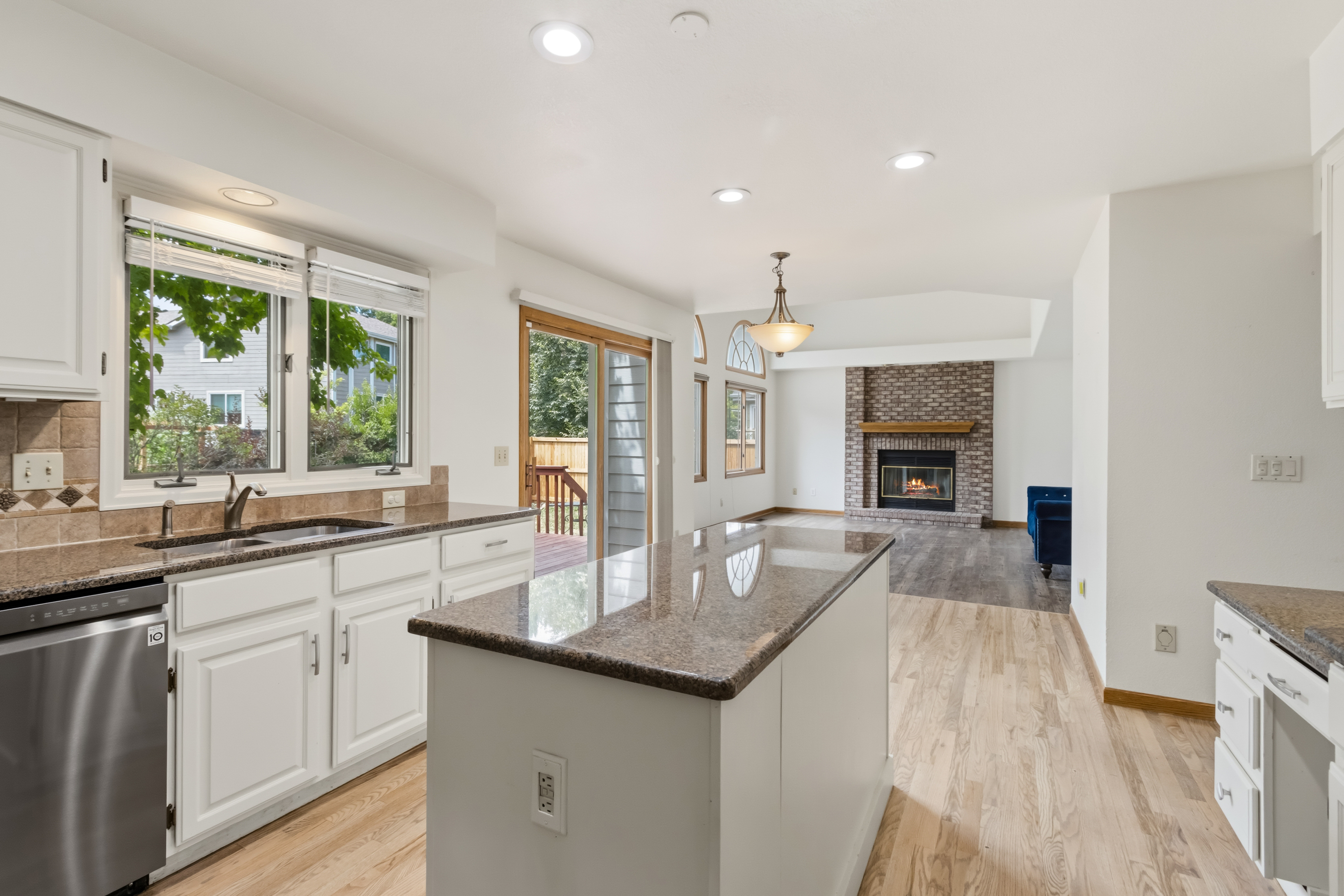  Beautifully Maintained Home in the Tree-Lined Oakridge Neighborhood - 物件實景