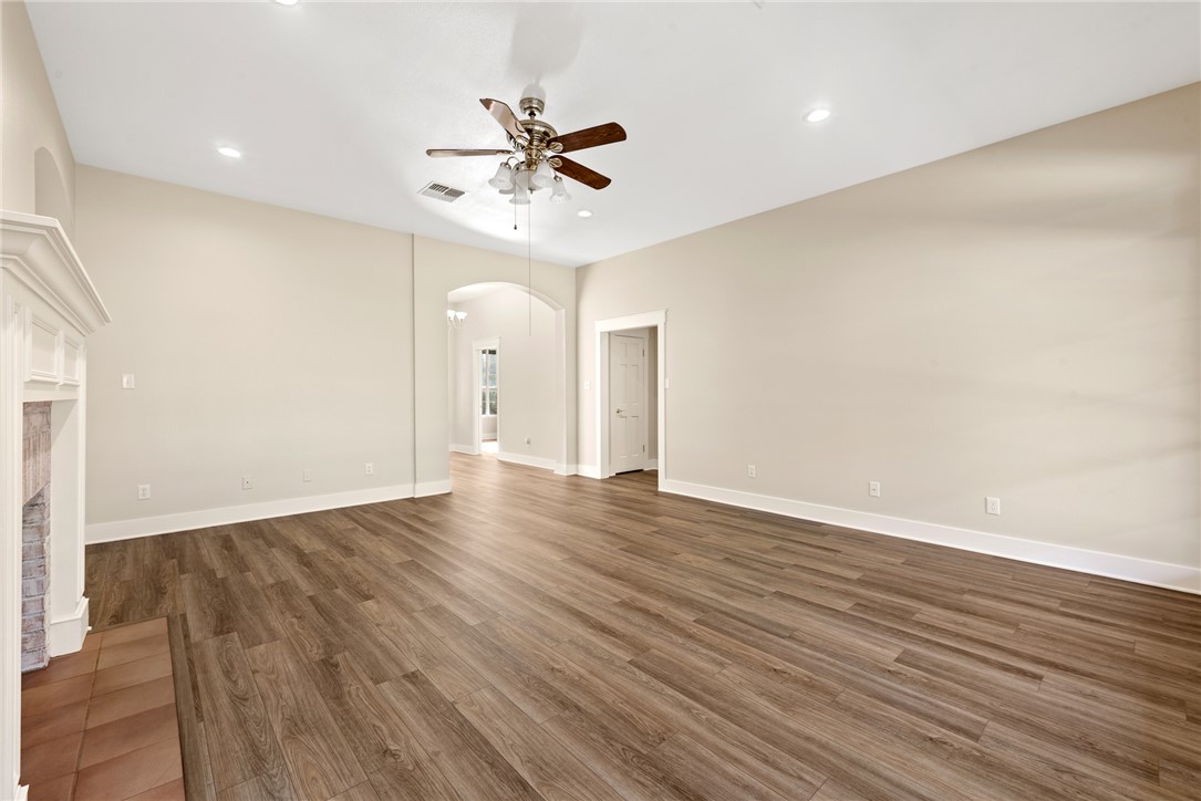 Franklin, Texas, 77856, United States, 4 Bedrooms Bedrooms, ,3 BathroomsBathrooms,Residential,For Sale,2005456