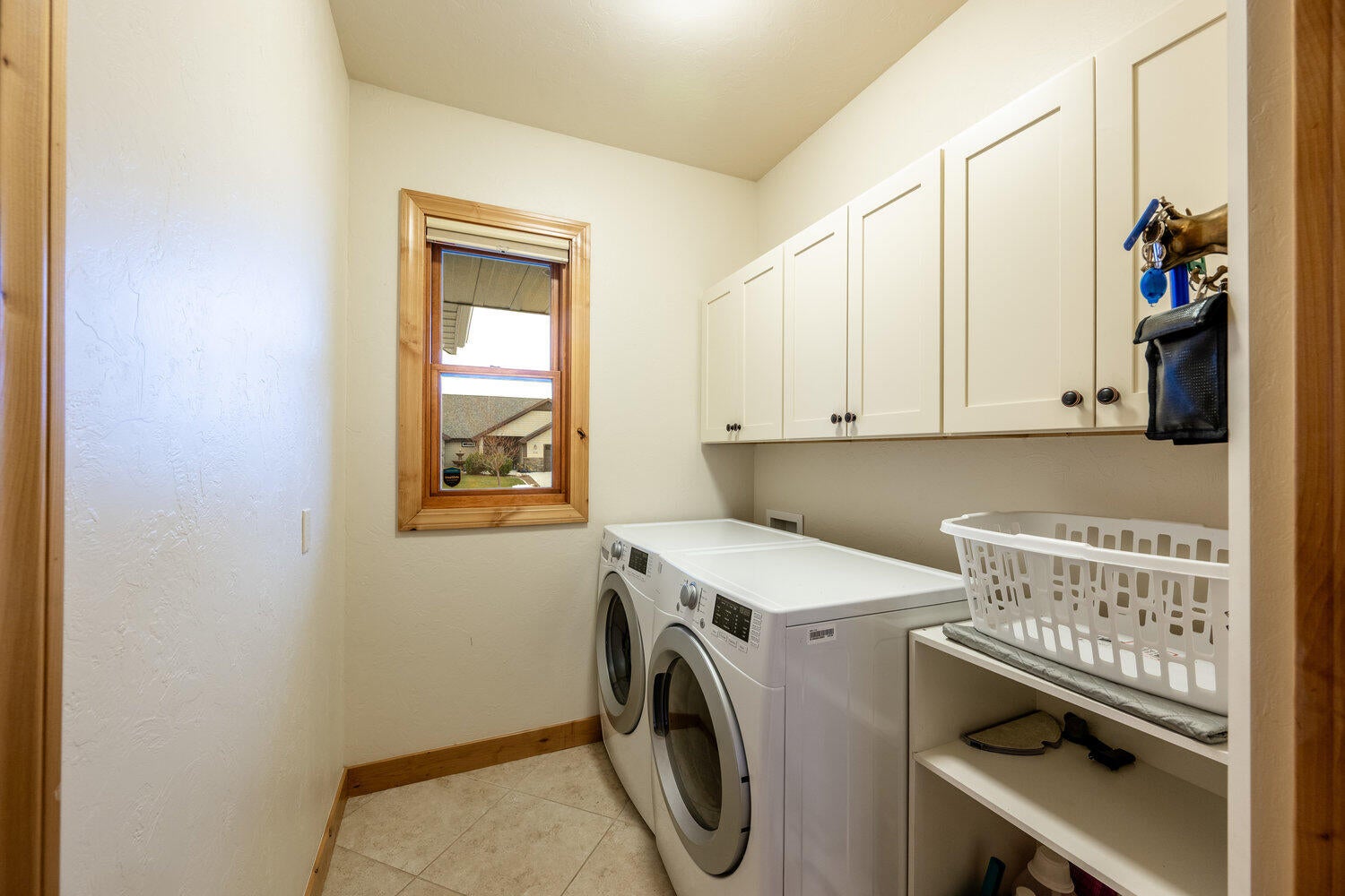 Sheridan, Wyoming, 82801, United States, 2 Bedrooms Bedrooms, ,2 BathroomsBathrooms,Residential,For Sale,2006254