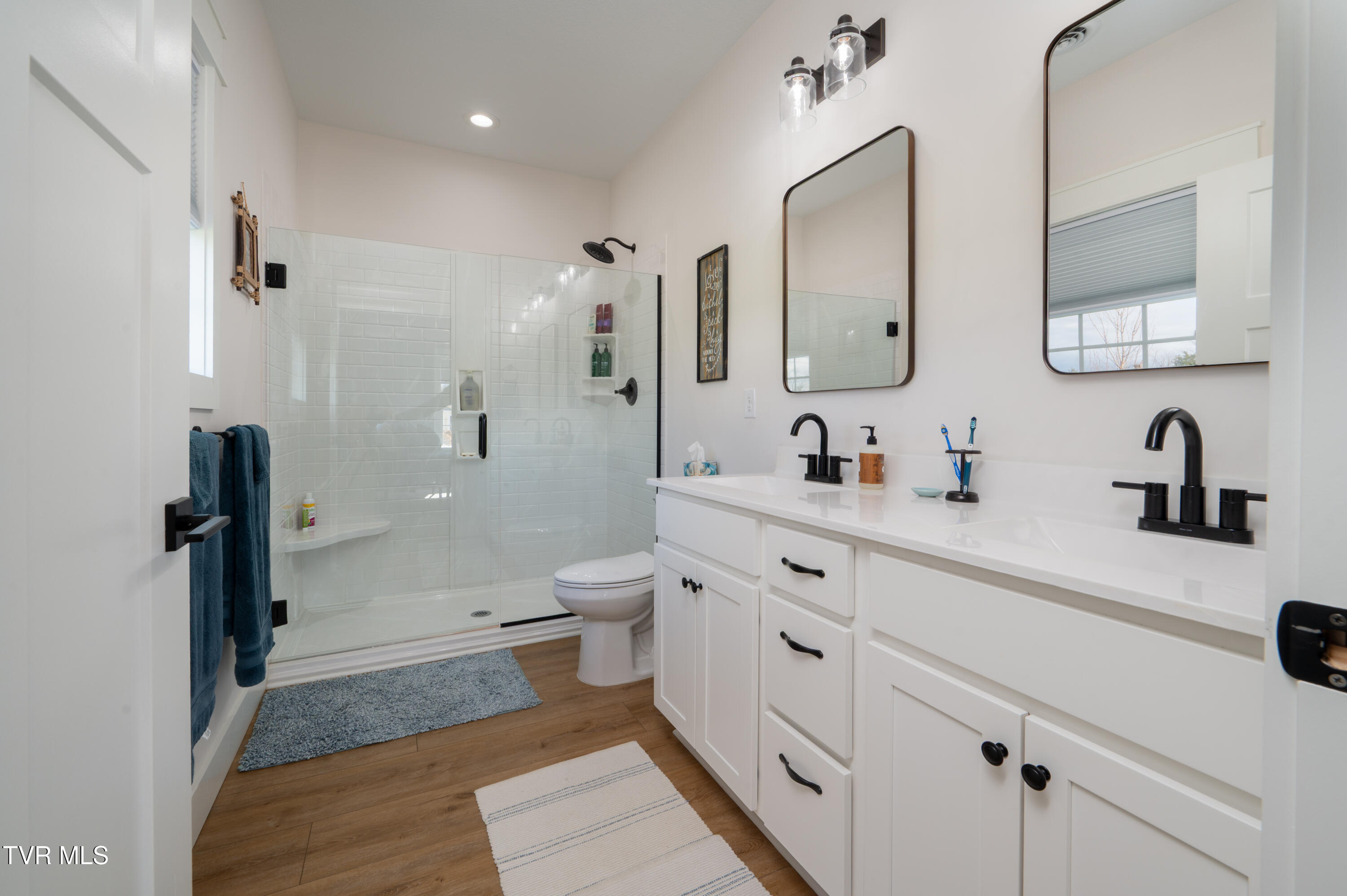 Greeneville, Tennessee, 37745, United States, 4 Bedrooms Bedrooms, ,3 BathroomsBathrooms,Residential,For Sale,2005652