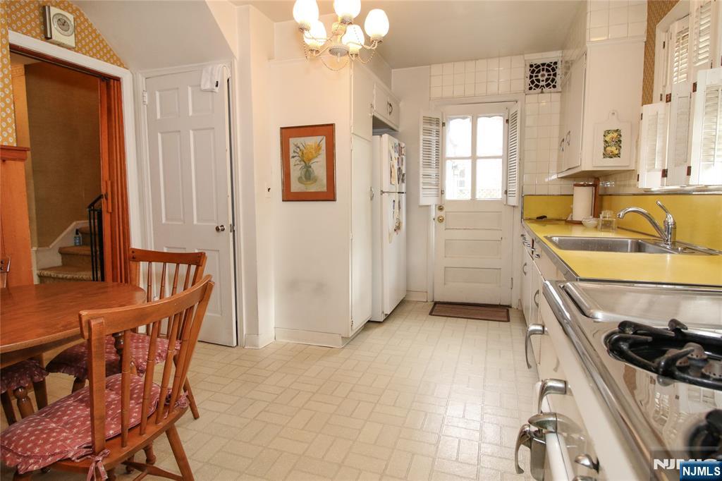 Tenafly, New Jersey, 07670, United States, 3 Bedrooms Bedrooms, ,2 BathroomsBathrooms,Residential,For Sale,1988997