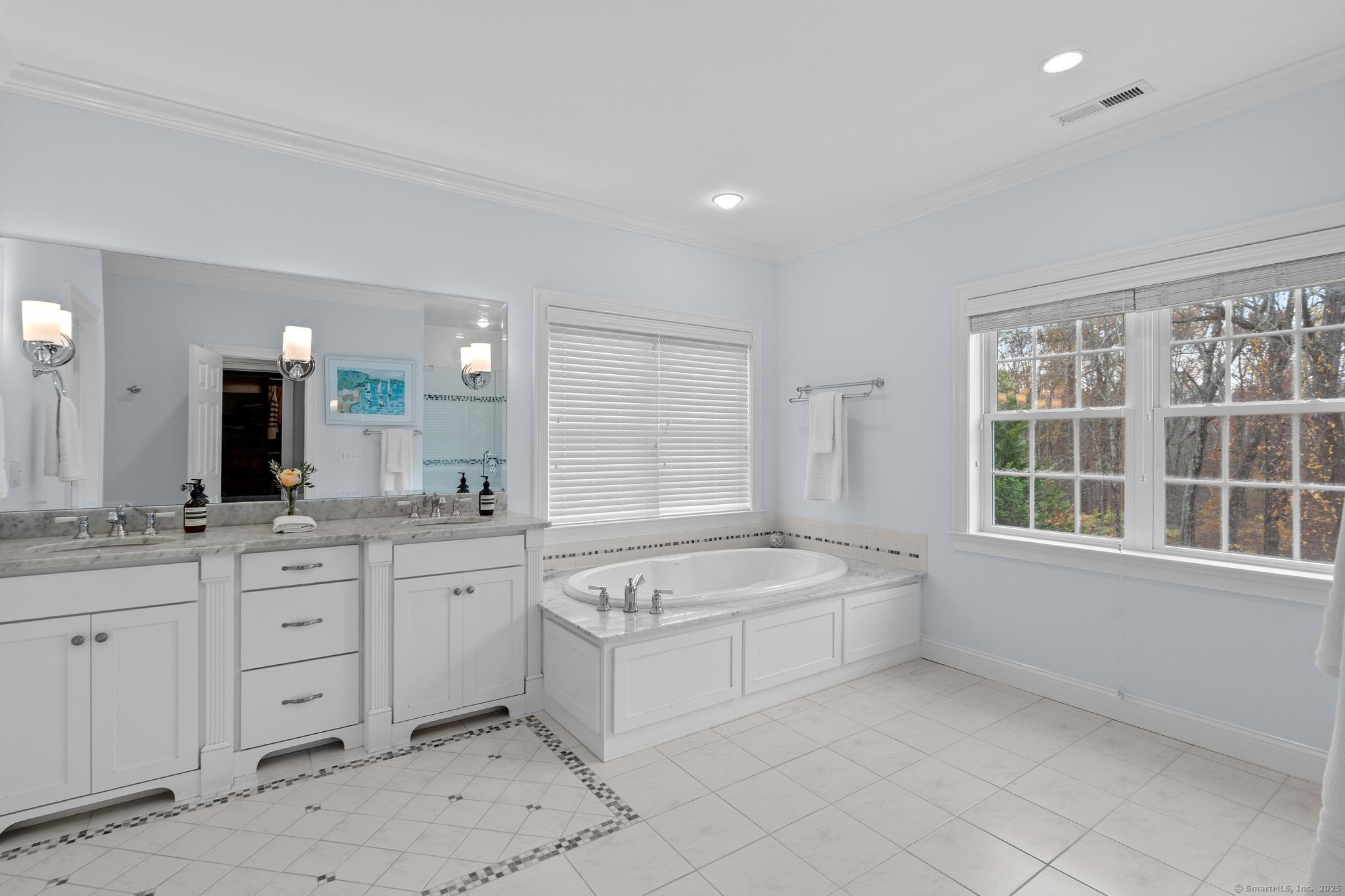 West Hartford, Connecticut, 06117, United States, 4 Bedrooms Bedrooms, ,5 BathroomsBathrooms,Residential,For Sale,1989224