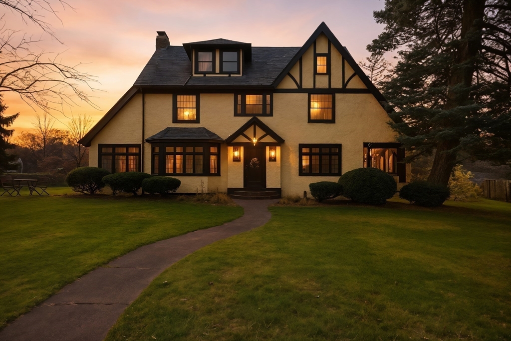 Holyoke, Massachusetts, 01040, United States, 5 Bedrooms Bedrooms, ,4 BathroomsBathrooms,Residential,For Sale,1991316