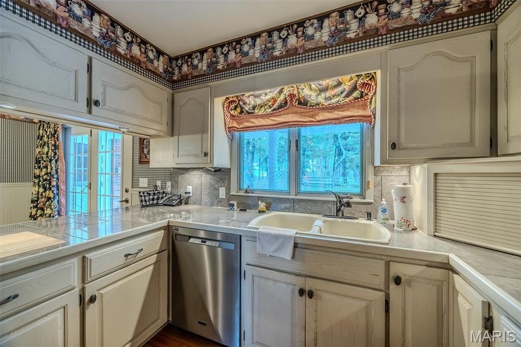 Lebanon, Missouri, 65536, United States, 5 Bedrooms Bedrooms, ,5 BathroomsBathrooms,Residential,For Sale,1973861