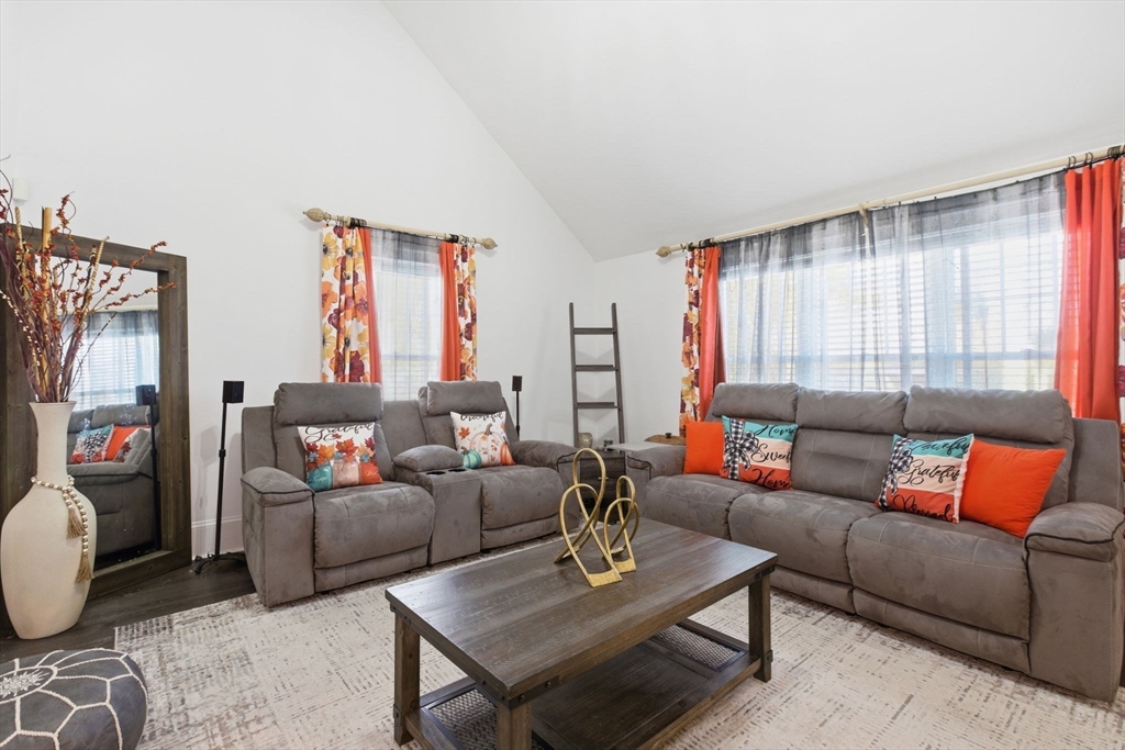 Lowell, Massachusetts, 01852, United States, 3 Bedrooms Bedrooms, ,3 BathroomsBathrooms,Residential,For Sale,1989388