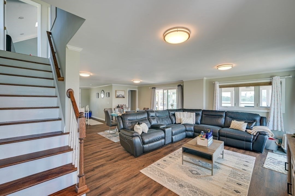 Weymouth, Massachusetts, 02191, United States, 3 Bedrooms Bedrooms, ,3 BathroomsBathrooms,Residential,For Sale,1862385