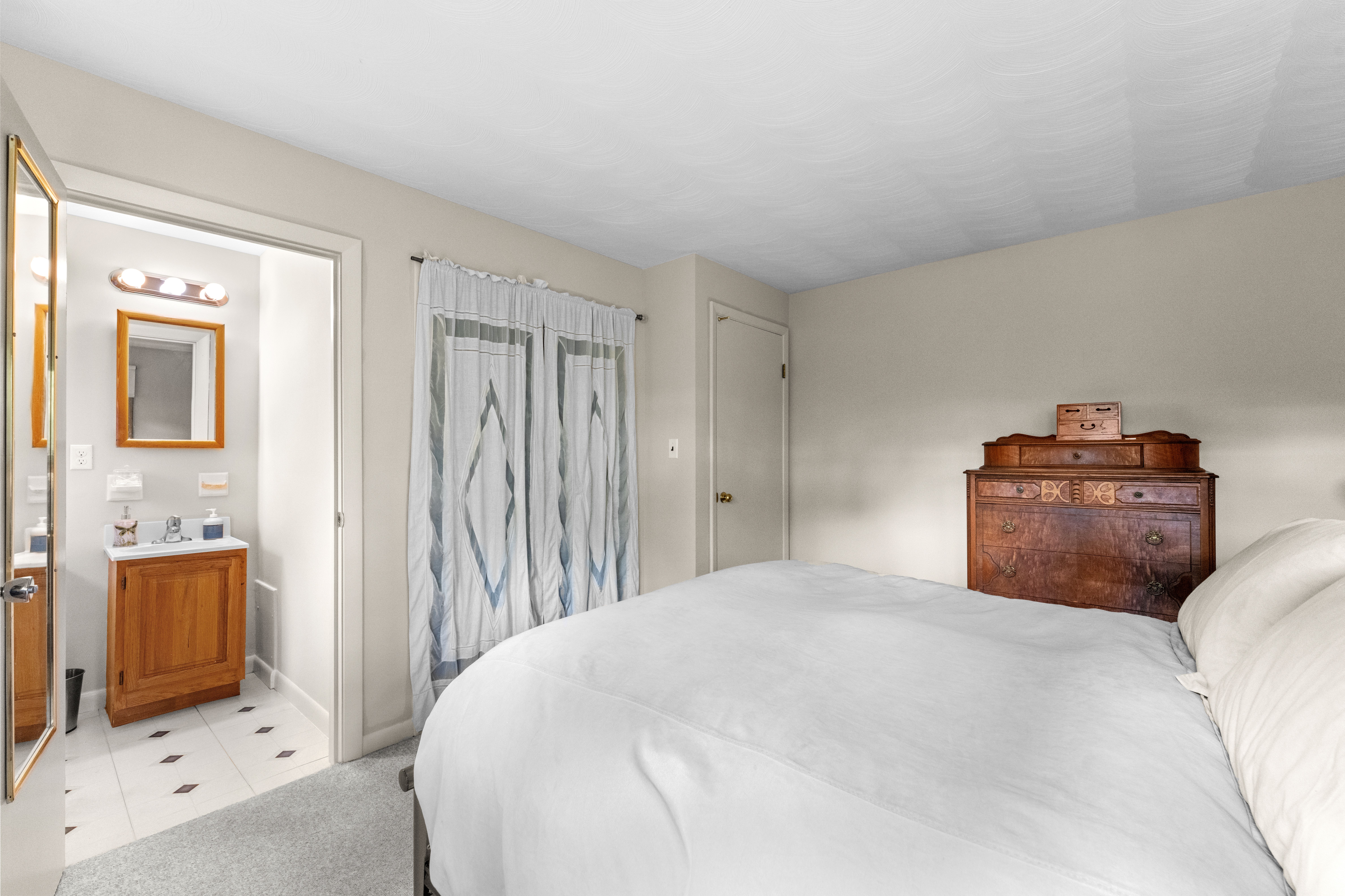  16 Sheffield Road, Framingham, MA 01701 - 物件實景