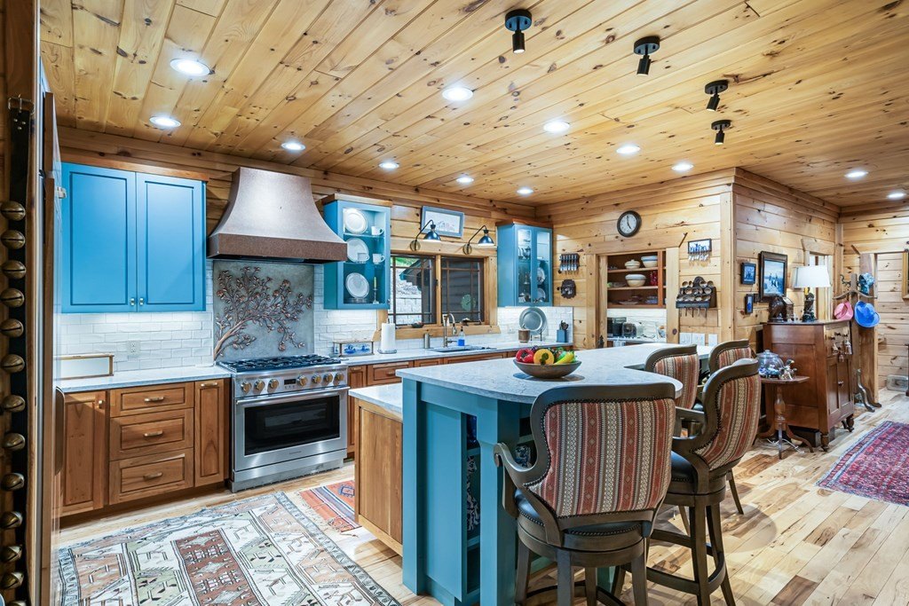 Hiawassee, Georgia, 30546, United States, 4 Bedrooms Bedrooms, ,4 BathroomsBathrooms,Residential,For Sale,1975098