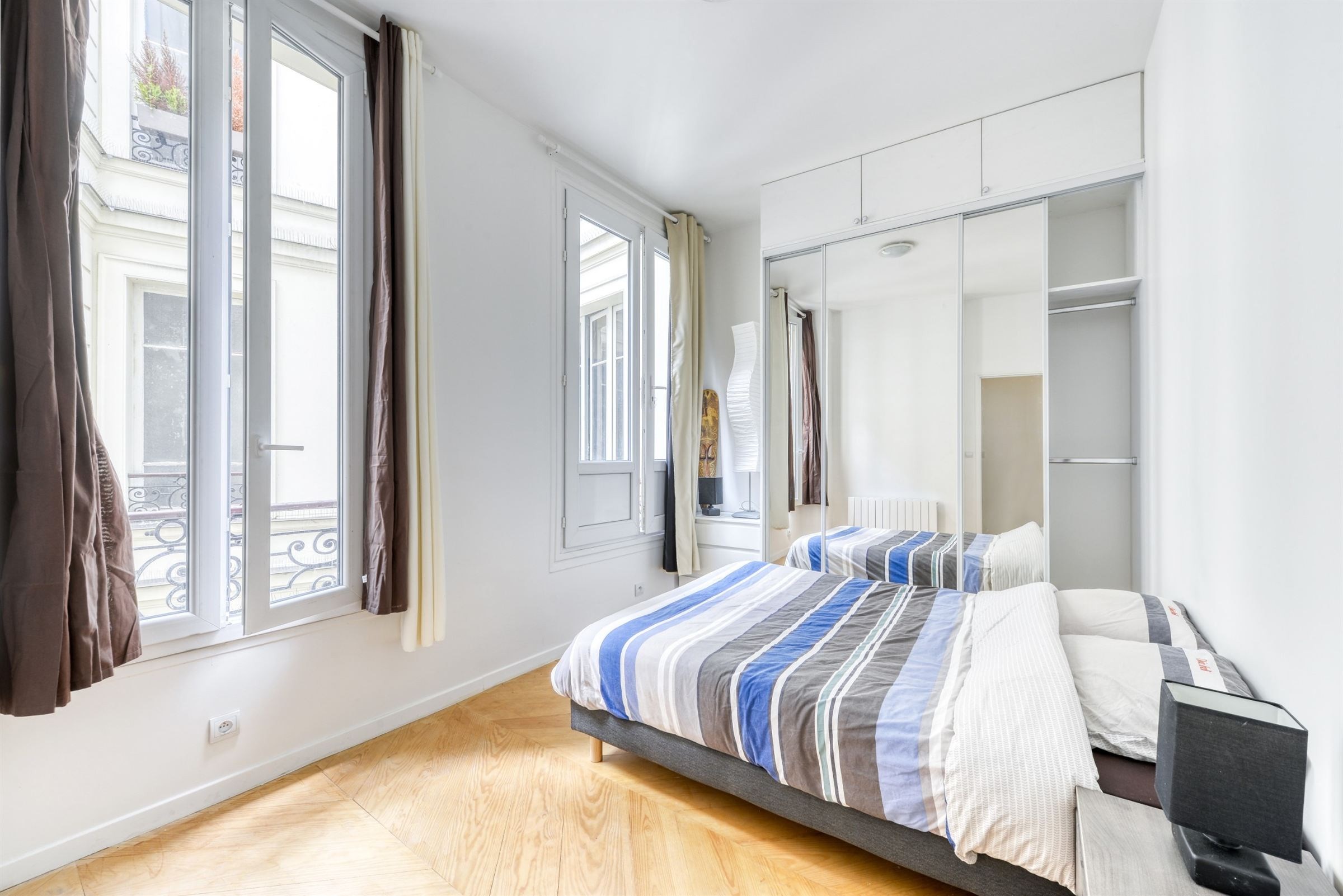  4-Room, 3-Bedroom Apartment in Paris 9th - 物件實景