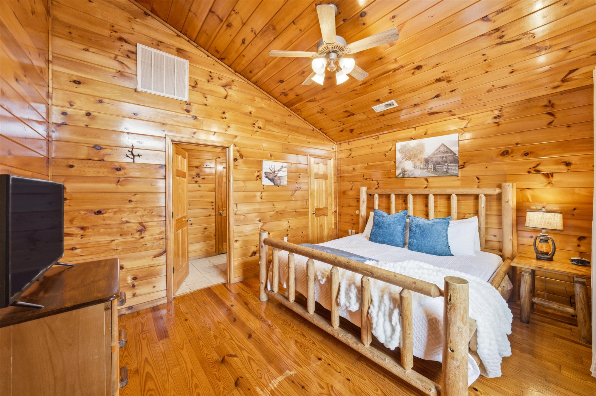 Sevierville, Tennessee, 37876-3406, United States, 3 Bedrooms Bedrooms, ,5 BathroomsBathrooms,Residential,For Sale,2049447