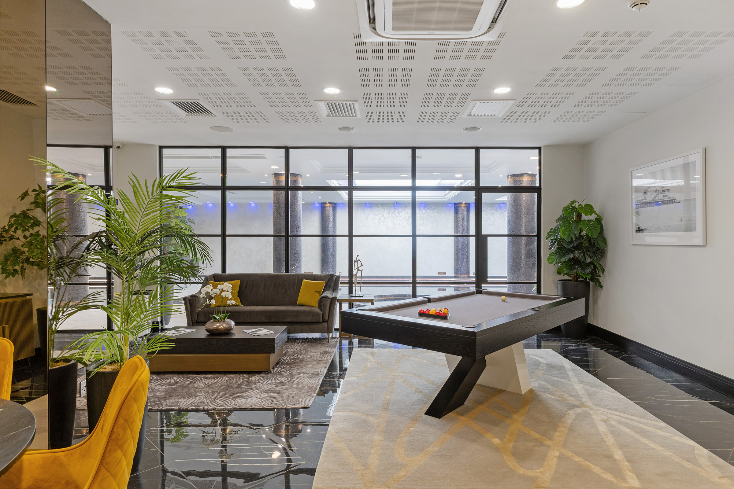  Penthouse residence with extensive terraces in a landmark gated estate - 物件實景