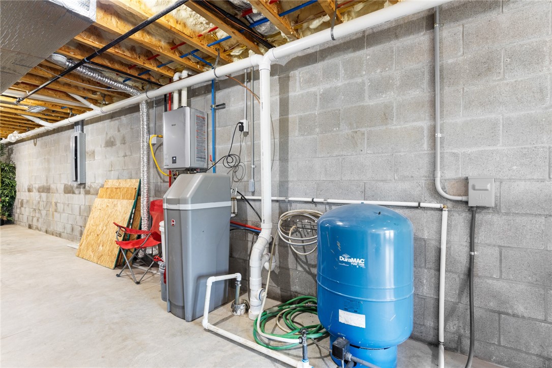 Yellville, Arkansas, 72687, United States, 2 Bedrooms Bedrooms, ,3 BathroomsBathrooms,Residential,For Sale,1970032