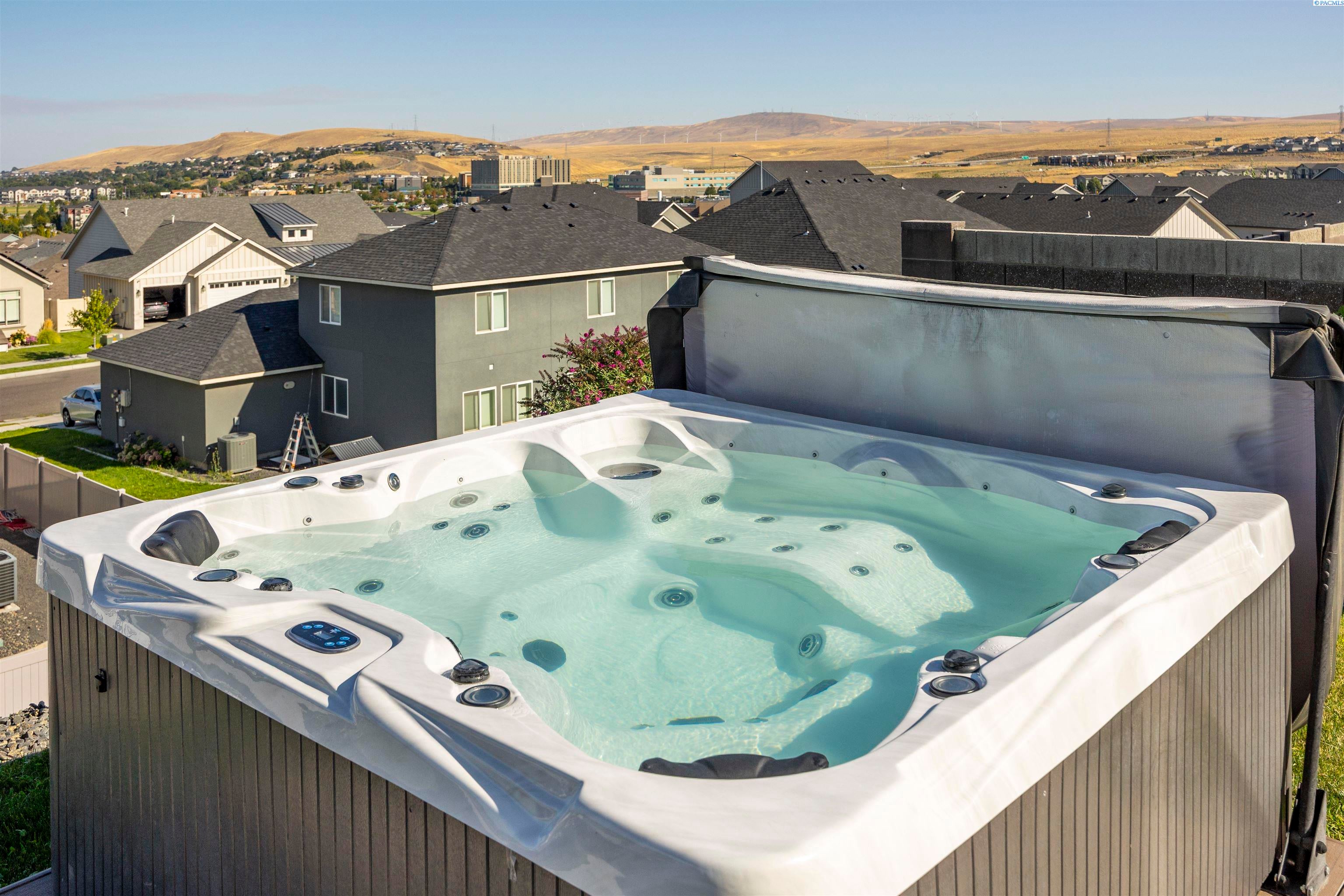 Kennewick, Washington, 99338, United States, 5 Bedrooms Bedrooms, ,3 BathroomsBathrooms,Residential,For Sale,1914232