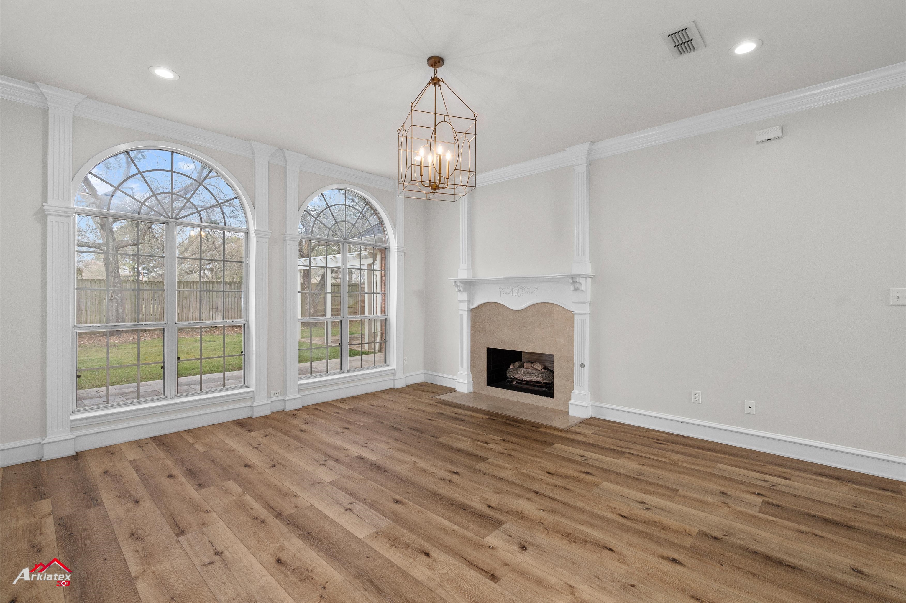 Henderson, Texas, 75703, United States, 5 Bedrooms Bedrooms, ,4 BathroomsBathrooms,Residential,For Sale,1934371