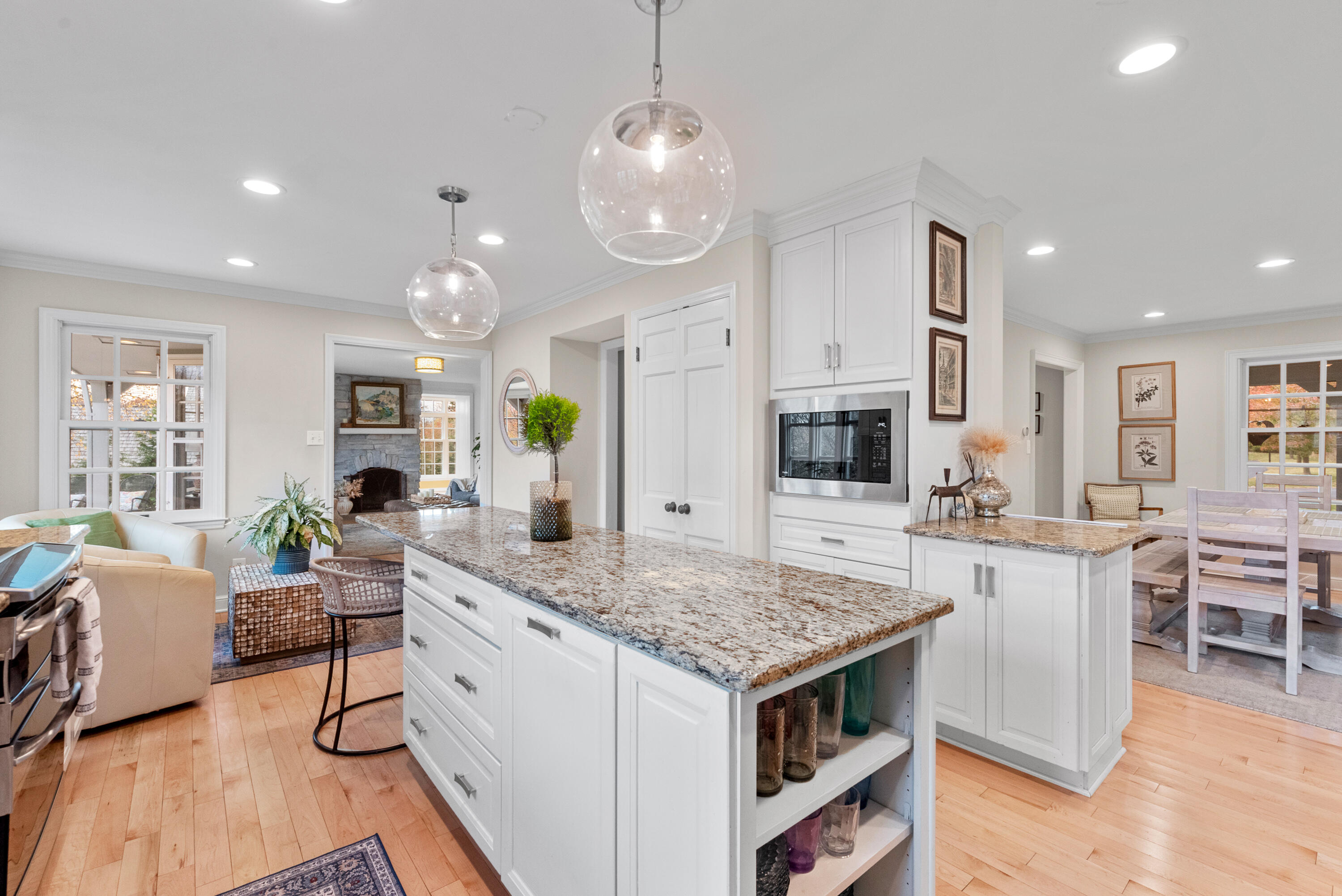 Mequon, Wisconsin, 53092, United States, 4 Bedrooms Bedrooms, ,3 BathroomsBathrooms,Residential,For Sale,1989588