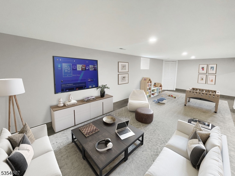 Chatham Boro, New Jersey, 07928, United States, 5 Bedrooms Bedrooms, ,5 BathroomsBathrooms,Residential,For Sale,1805398