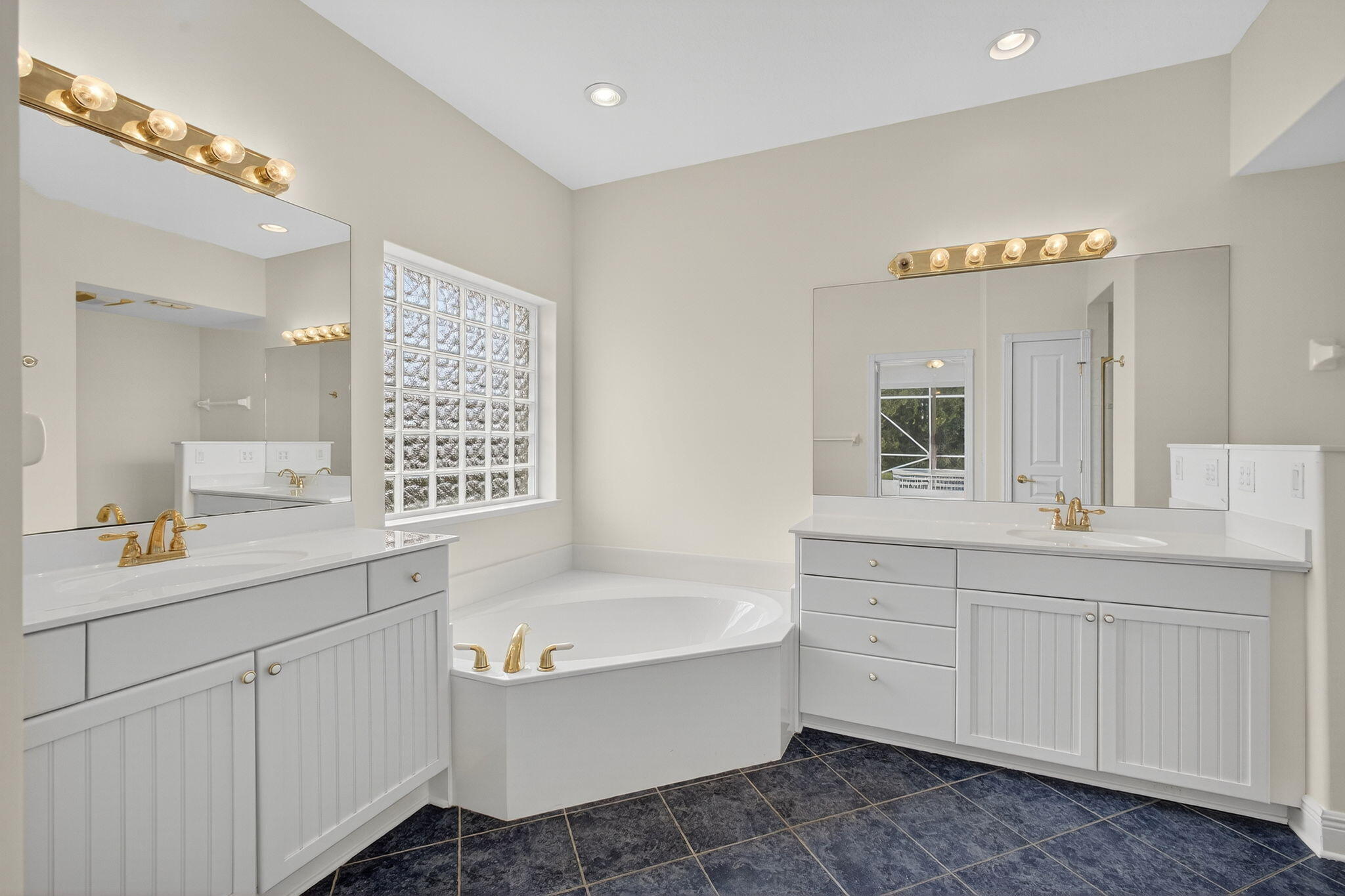 Port Saint Lucie, Florida, 34983, United States, 4 Bedrooms Bedrooms, ,2 BathroomsBathrooms,Residential,For Sale,1959022