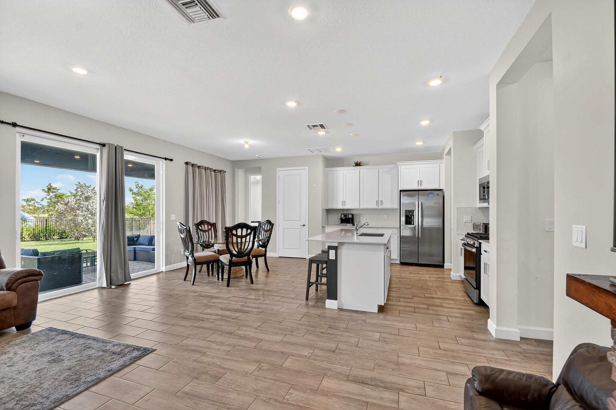 Loxahatchee, Florida, 33470, United States, 5 Bedrooms Bedrooms, ,4 BathroomsBathrooms,Residential,For Sale,1988065