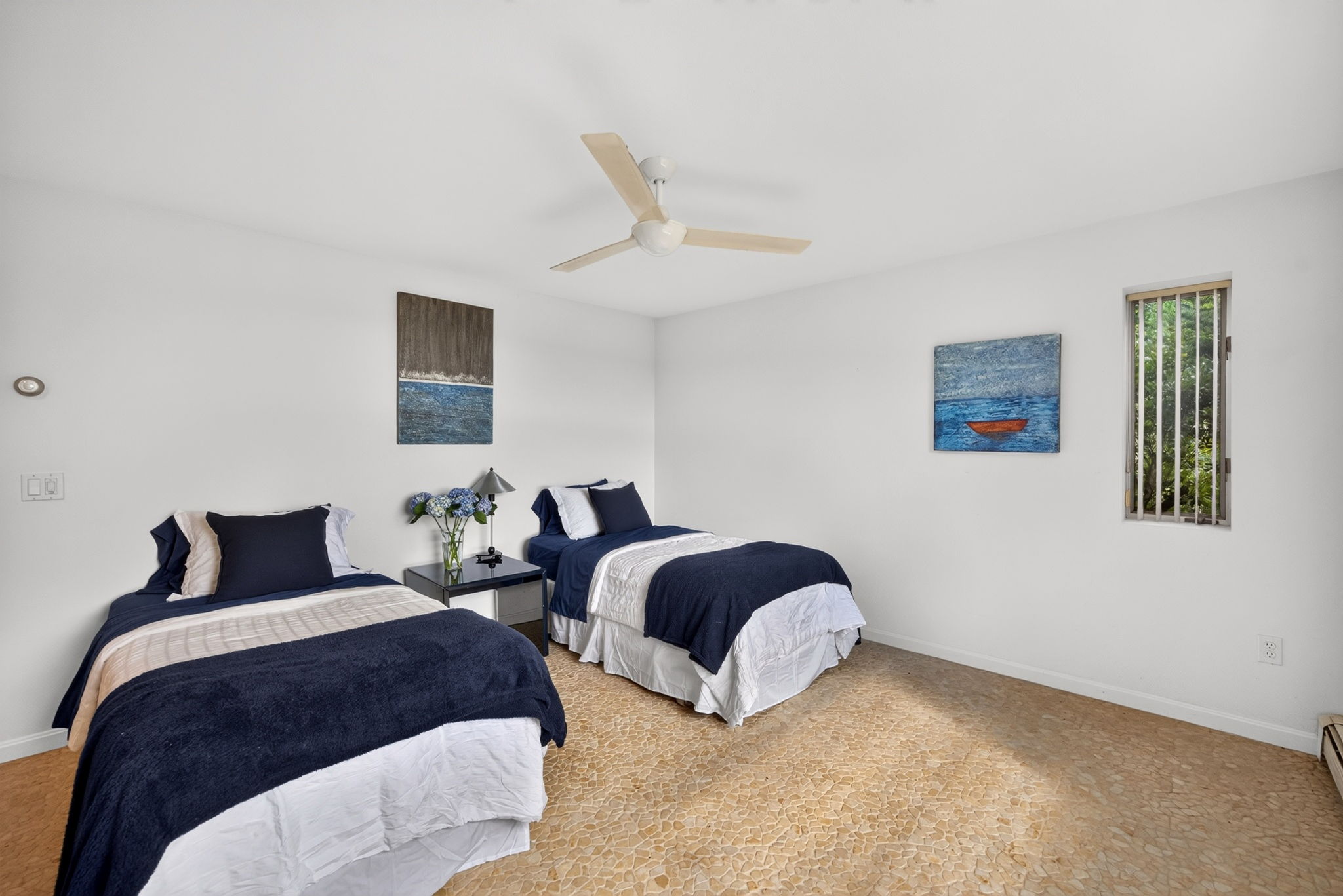  Five-Bedroom Contemporary with Bay Views, Pool & Private Beach Access - 物件實景