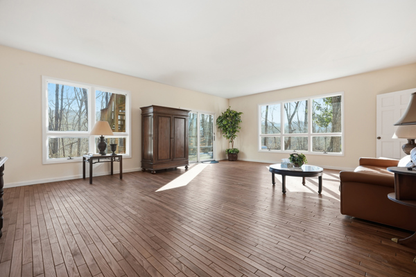 Middlesboro, Kentucky, 40965, United States, 3 Bedrooms Bedrooms, ,2 BathroomsBathrooms,Residential,For Sale,2012565