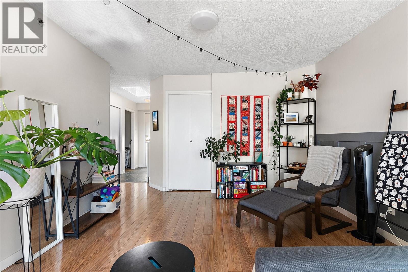 VICTORIA, British Columbia, V8T 5H6, CA, 2 Bedrooms Bedrooms, ,2 BathroomsBathrooms,Residential,For Sale,1950667