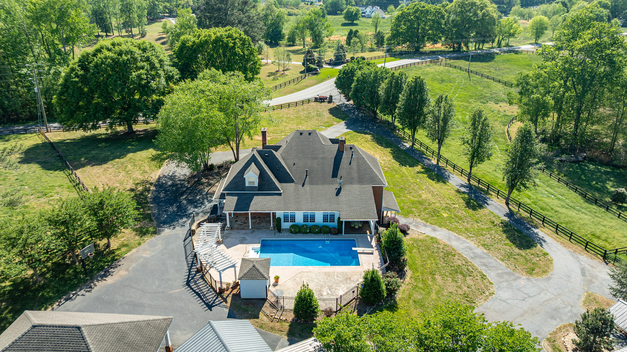  Exceptional Equestrian Estate: A Rare Blend of Luxury, Functionality, and Charm - 物件實景