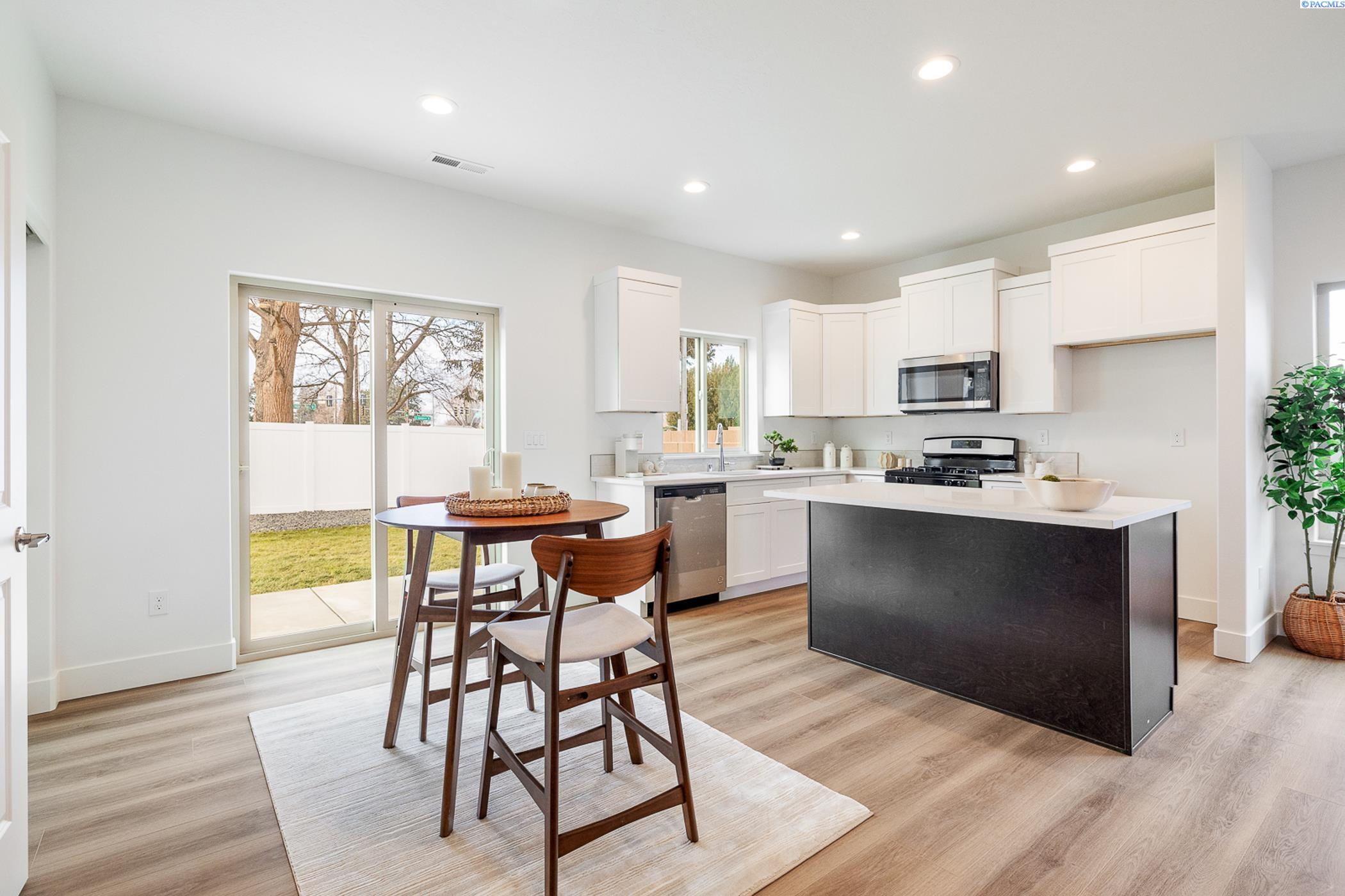 Kennewick, Washington, 99337, United States, 7 Bedrooms Bedrooms, ,Residential,For Sale,1794567