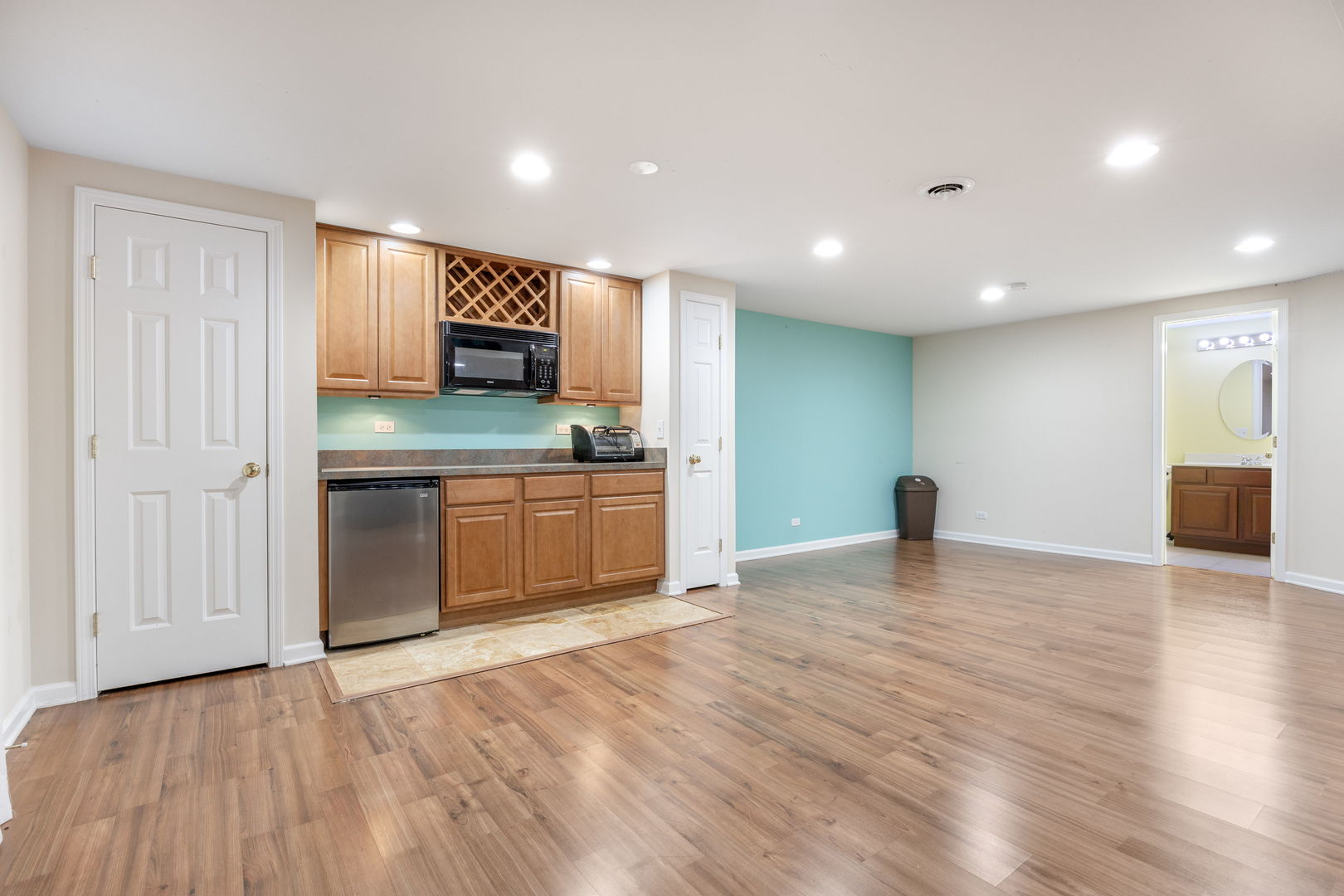 Aurora, Illinois, 60503, United States, 4 Bedrooms Bedrooms, ,4 BathroomsBathrooms,Residential,For Sale,1996051