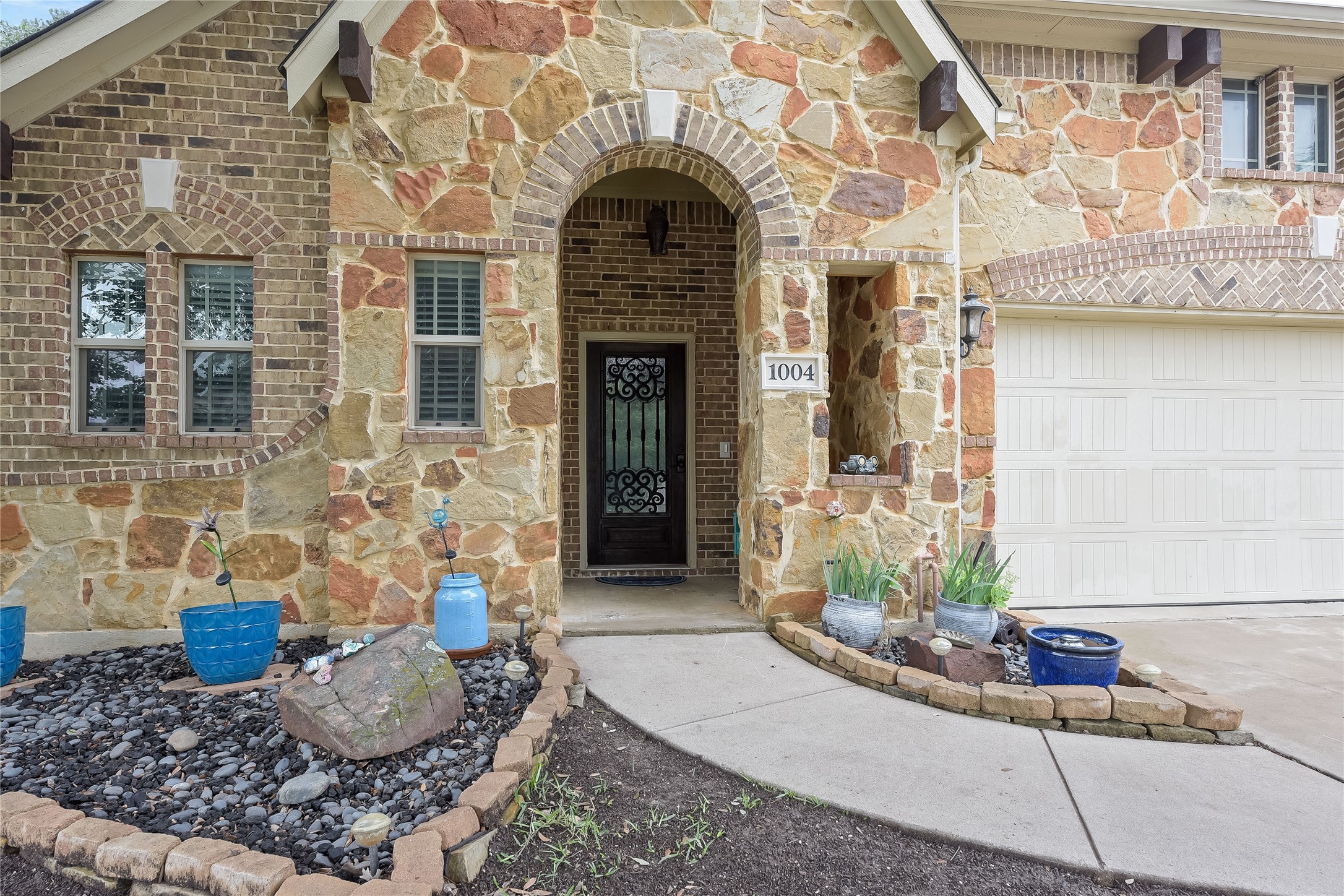 Burleson, Texas, 76028, United States, 4 Bedrooms Bedrooms, ,4 BathroomsBathrooms,Residential,For Sale,1874251